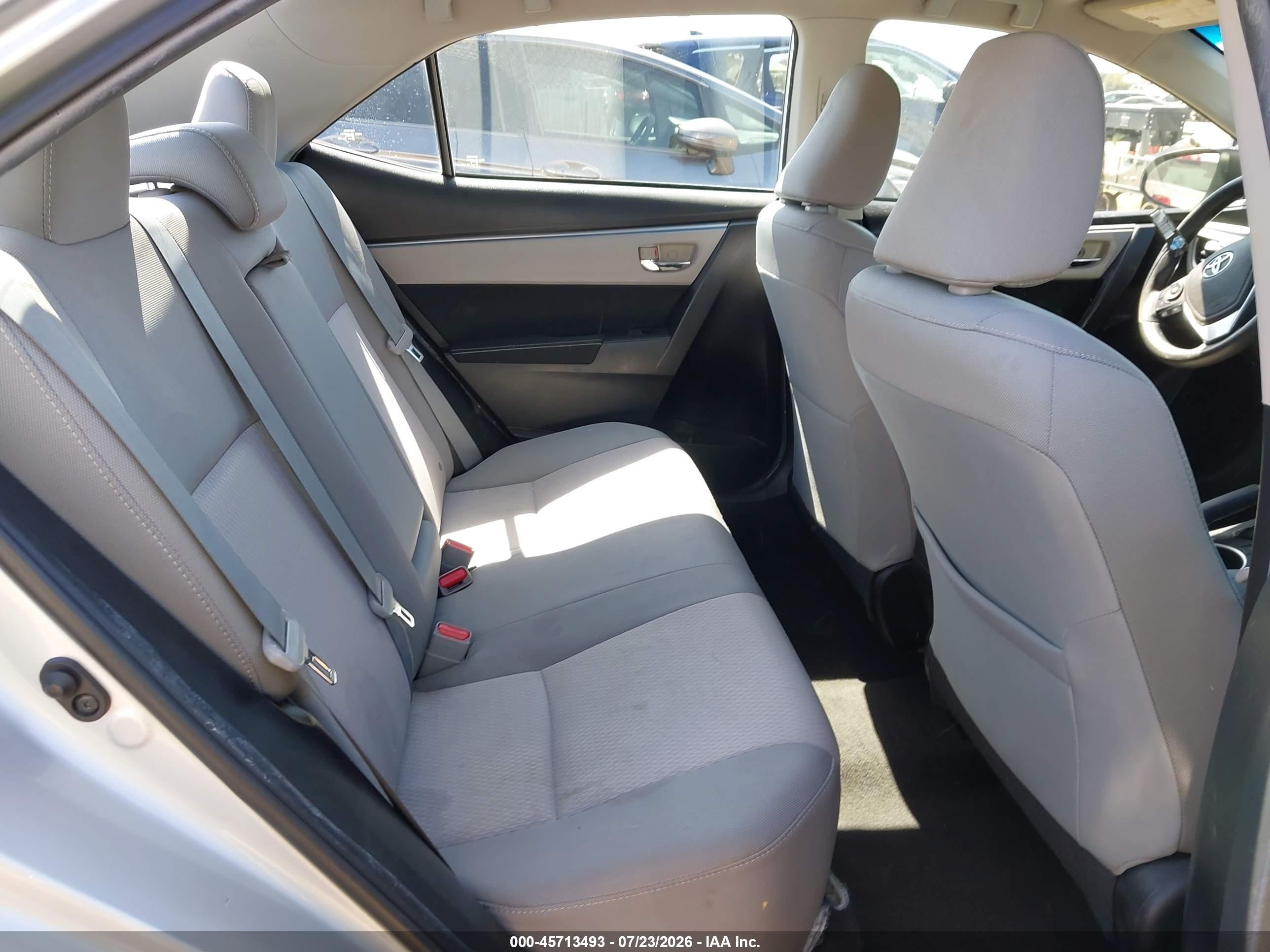2015 Toyota Corolla Le Серебряный vin: 5YFBURHE4FP275497