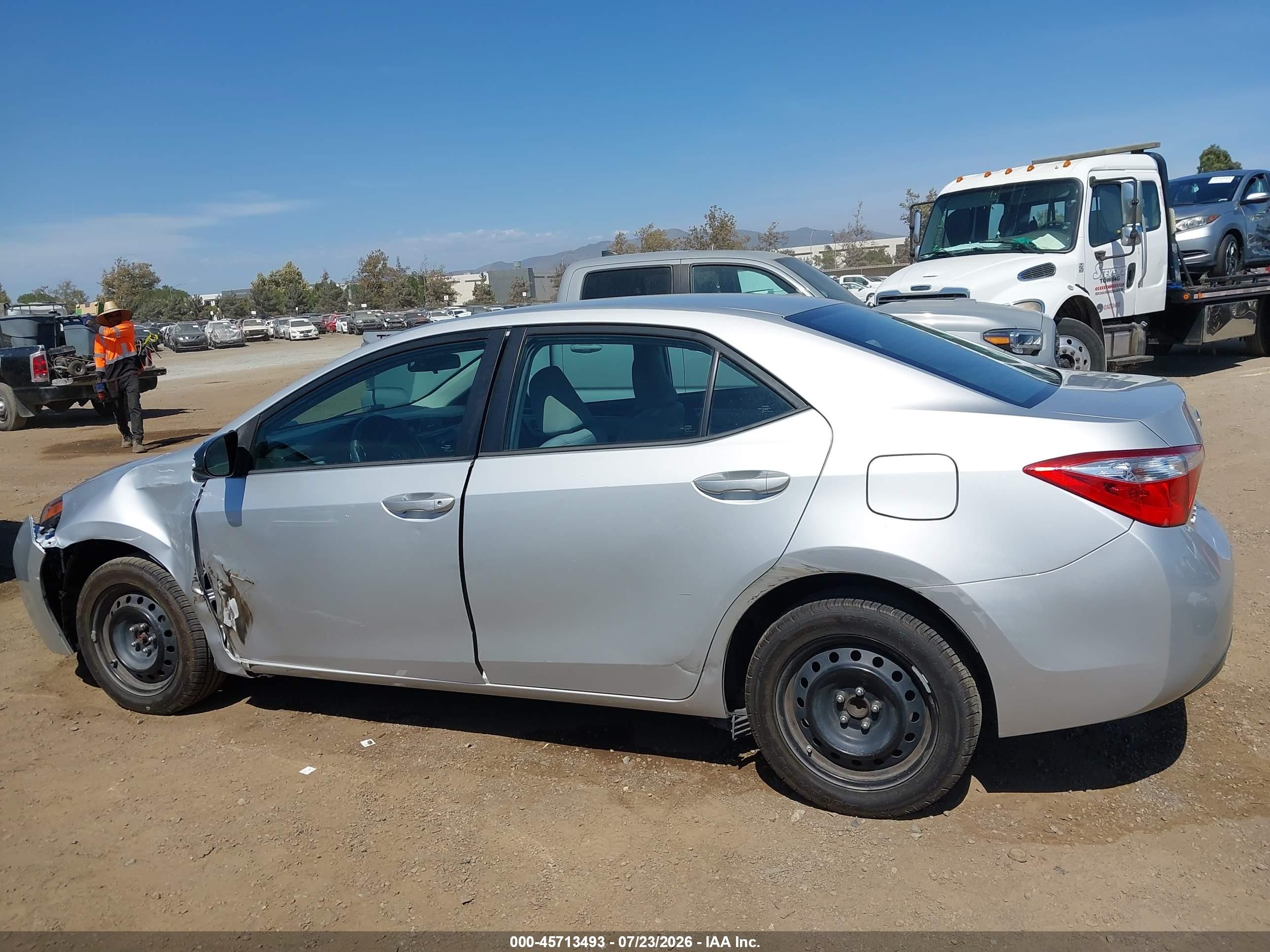 2015 Toyota Corolla Le Серебряный vin: 5YFBURHE4FP275497
