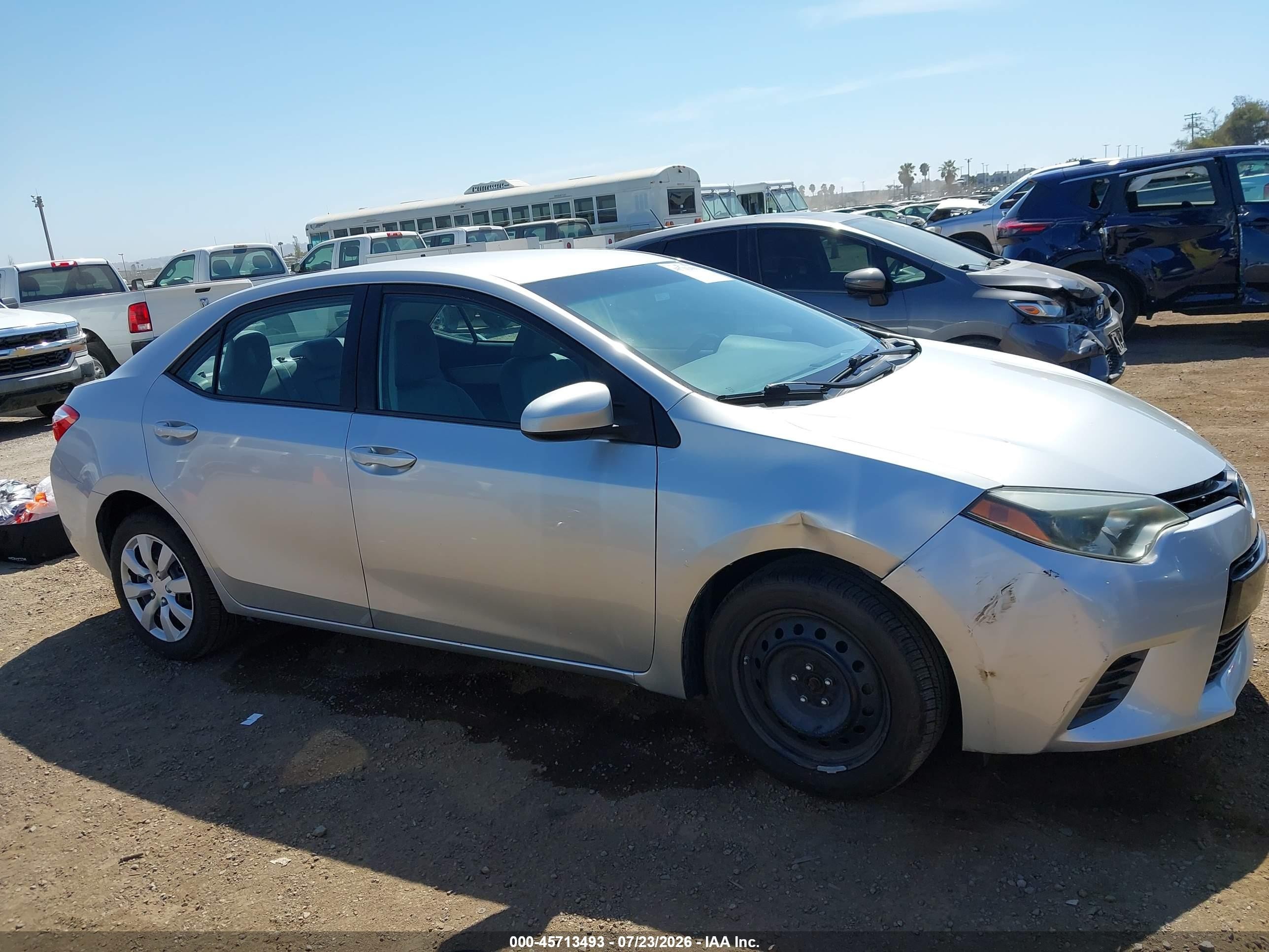 2015 Toyota Corolla Le Серебряный vin: 5YFBURHE4FP275497