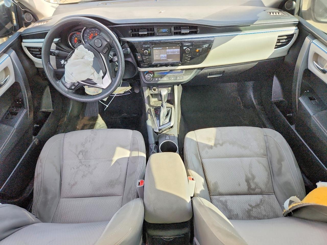 2015 Toyota Corolla Le White vin: 5YFBURHE4FP280960
