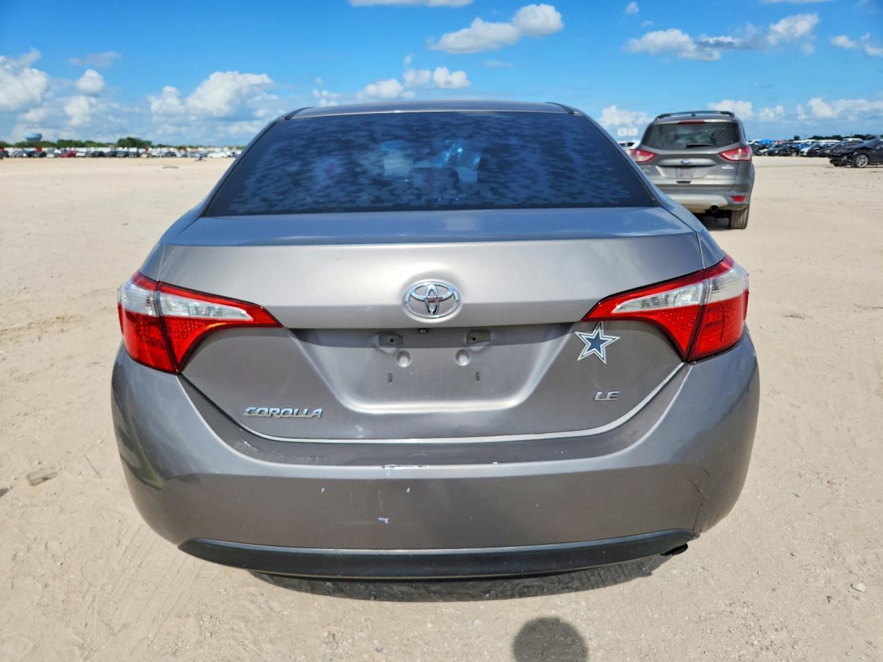2015 Toyota Corolla Le Brown vin: 5YFBURHE4FP298519