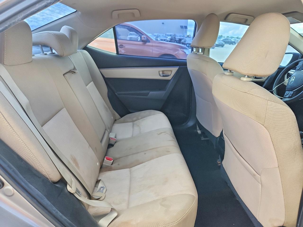 2015 Toyota Corolla Le Brown vin: 5YFBURHE4FP298519