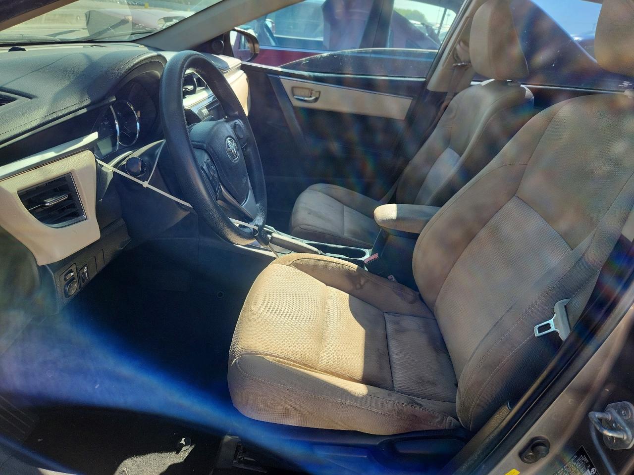2015 Toyota Corolla Le Brown vin: 5YFBURHE4FP298519