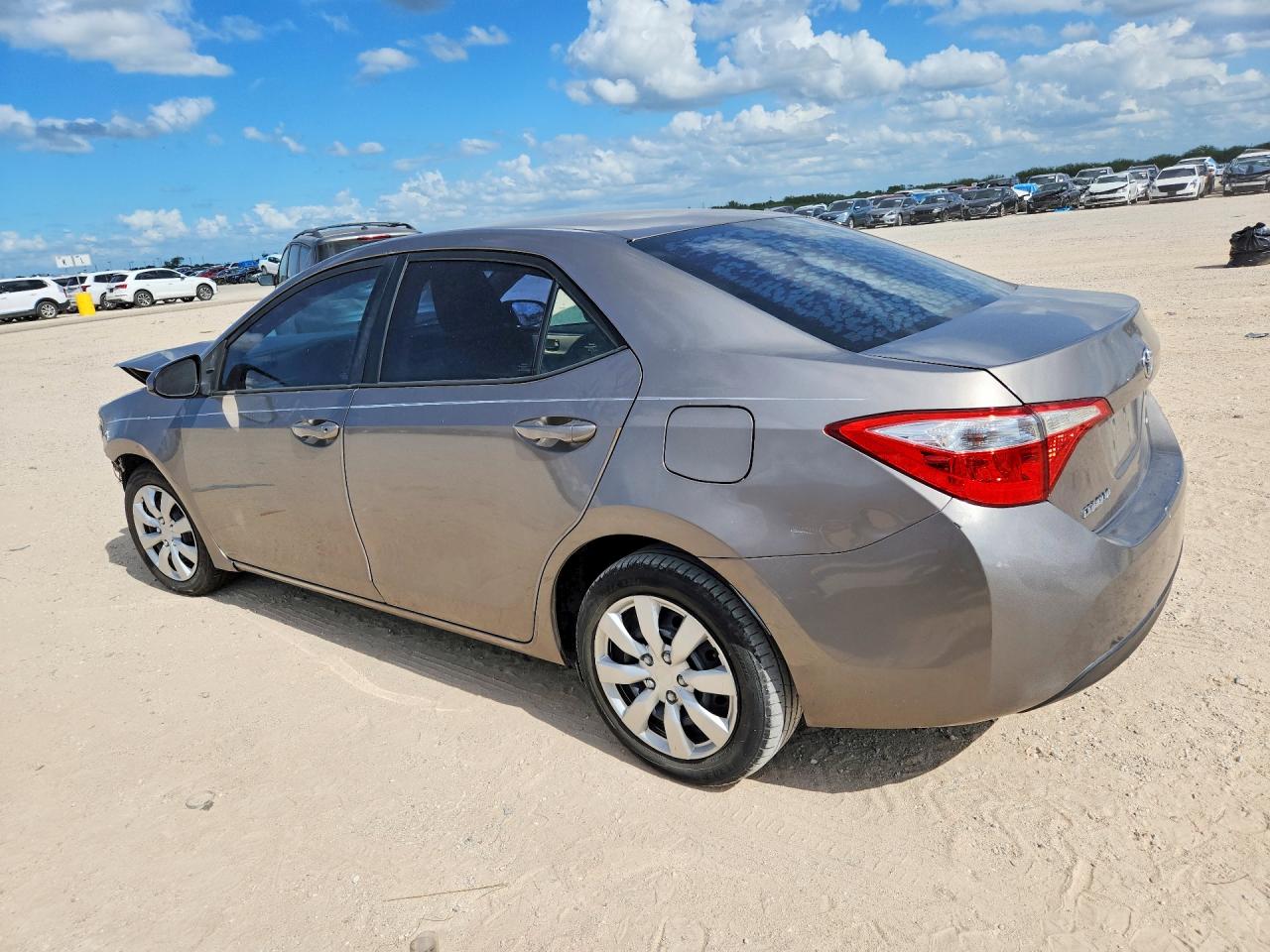 2015 Toyota Corolla Le Brown vin: 5YFBURHE4FP298519