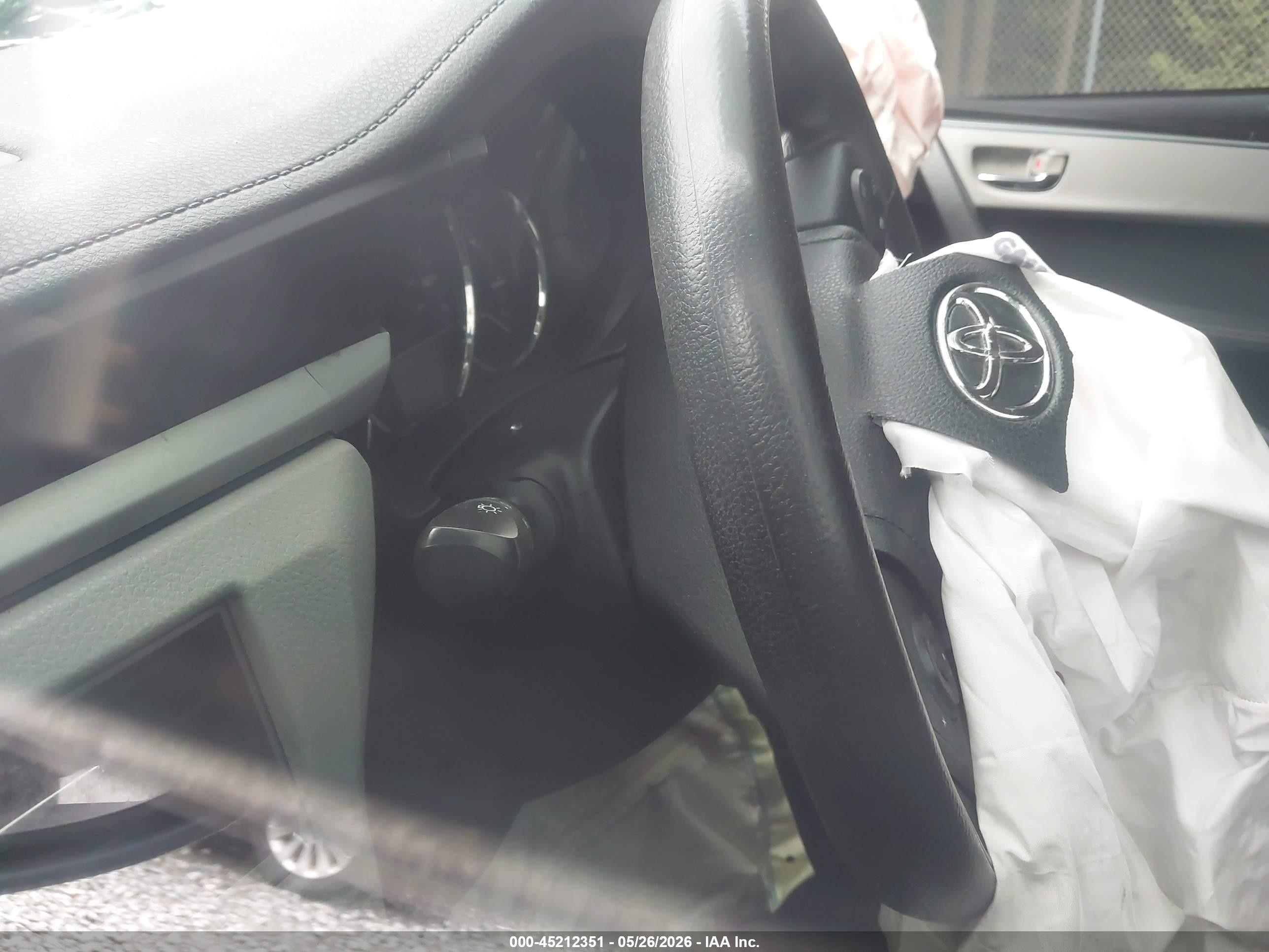 2015 Toyota Corolla Le Gray vin: 5YFBURHE4FP304884