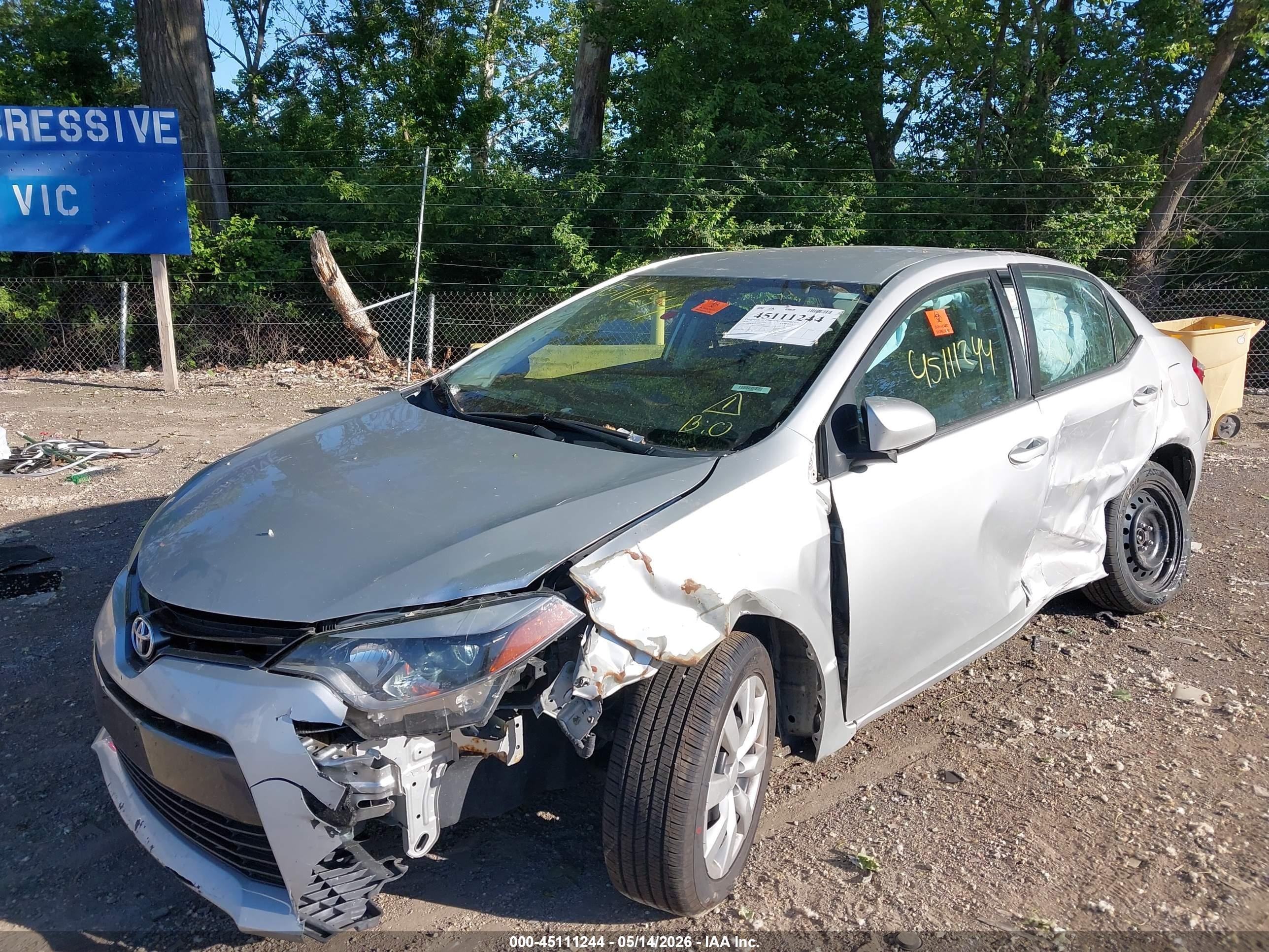 2015 Toyota Corolla Le Silver vin: 5YFBURHE4FP318154
