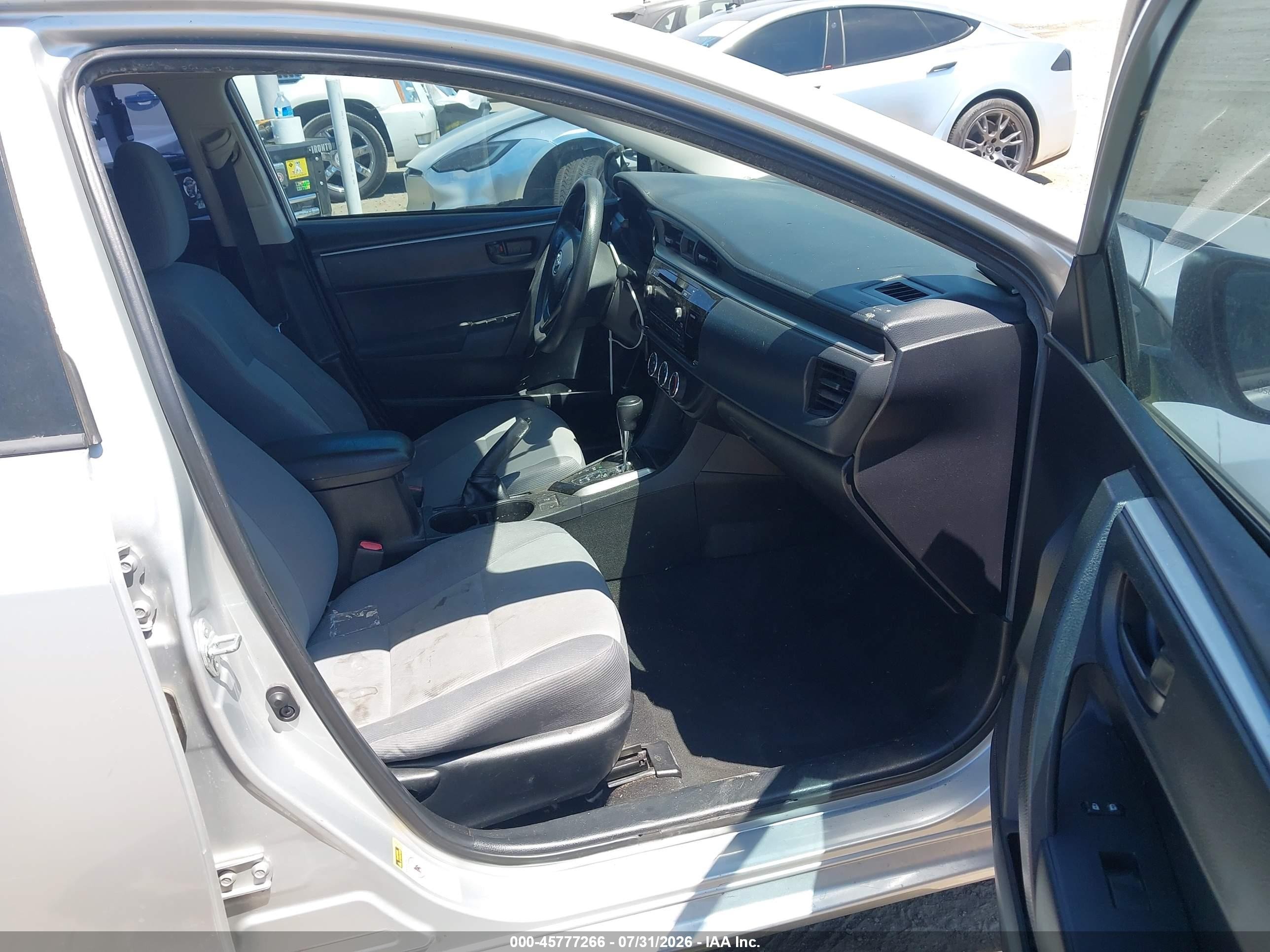 2015 Toyota Corolla L White vin: 5YFBURHE4FP326058