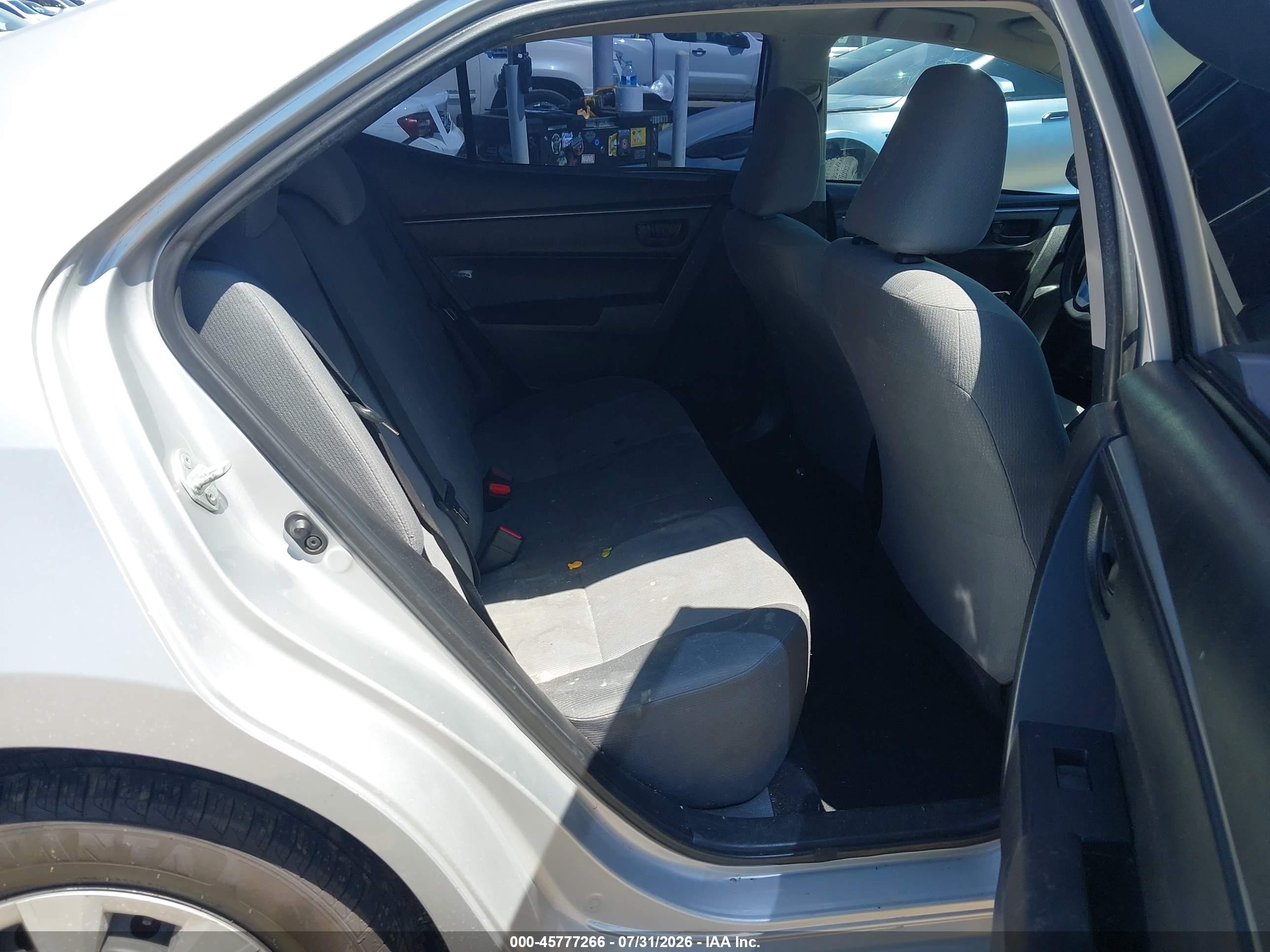 2015 Toyota Corolla L White vin: 5YFBURHE4FP326058