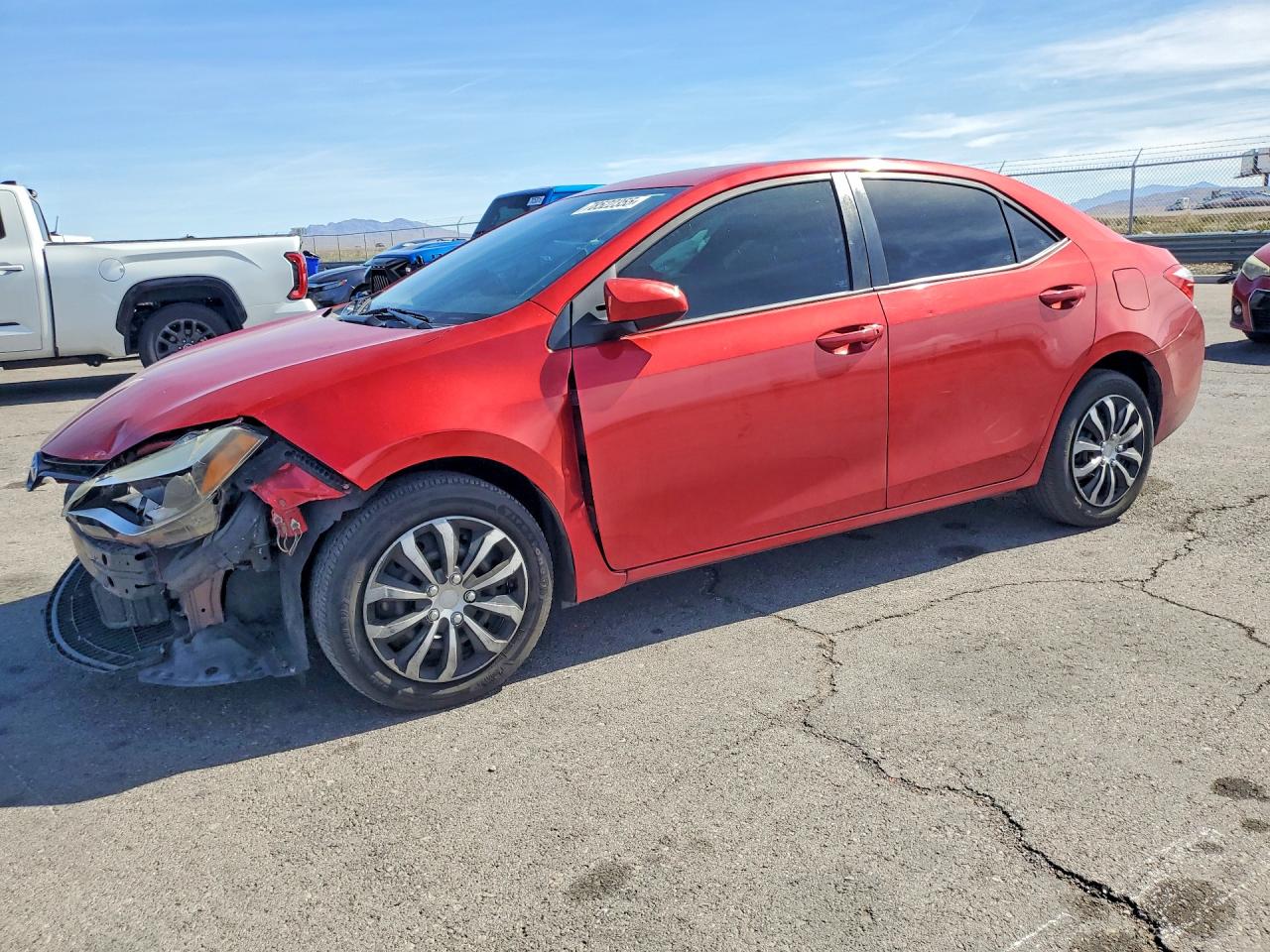 2015 Toyota Corolla L Красный vin: 5YFBURHE4FP330921