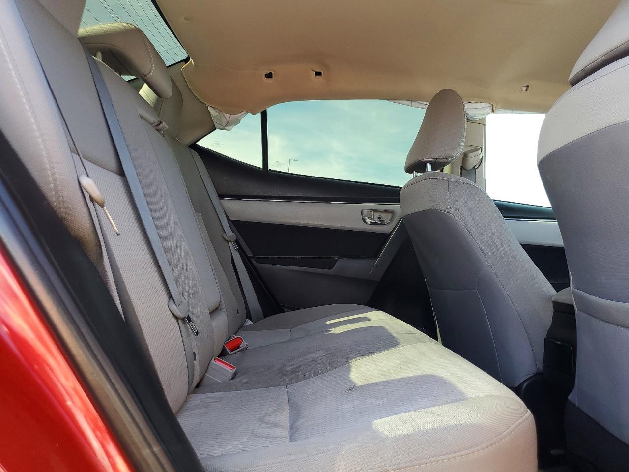 2015 Toyota Corolla L Red vin: 5YFBURHE4FP330921