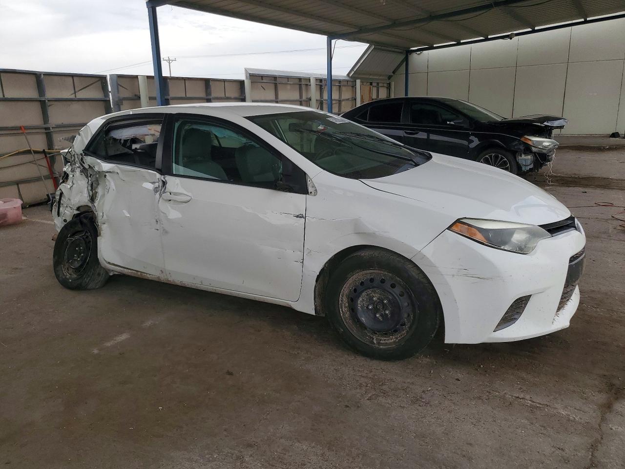 2015 Toyota Corolla Le White vin: 5YFBURHE4FP331650