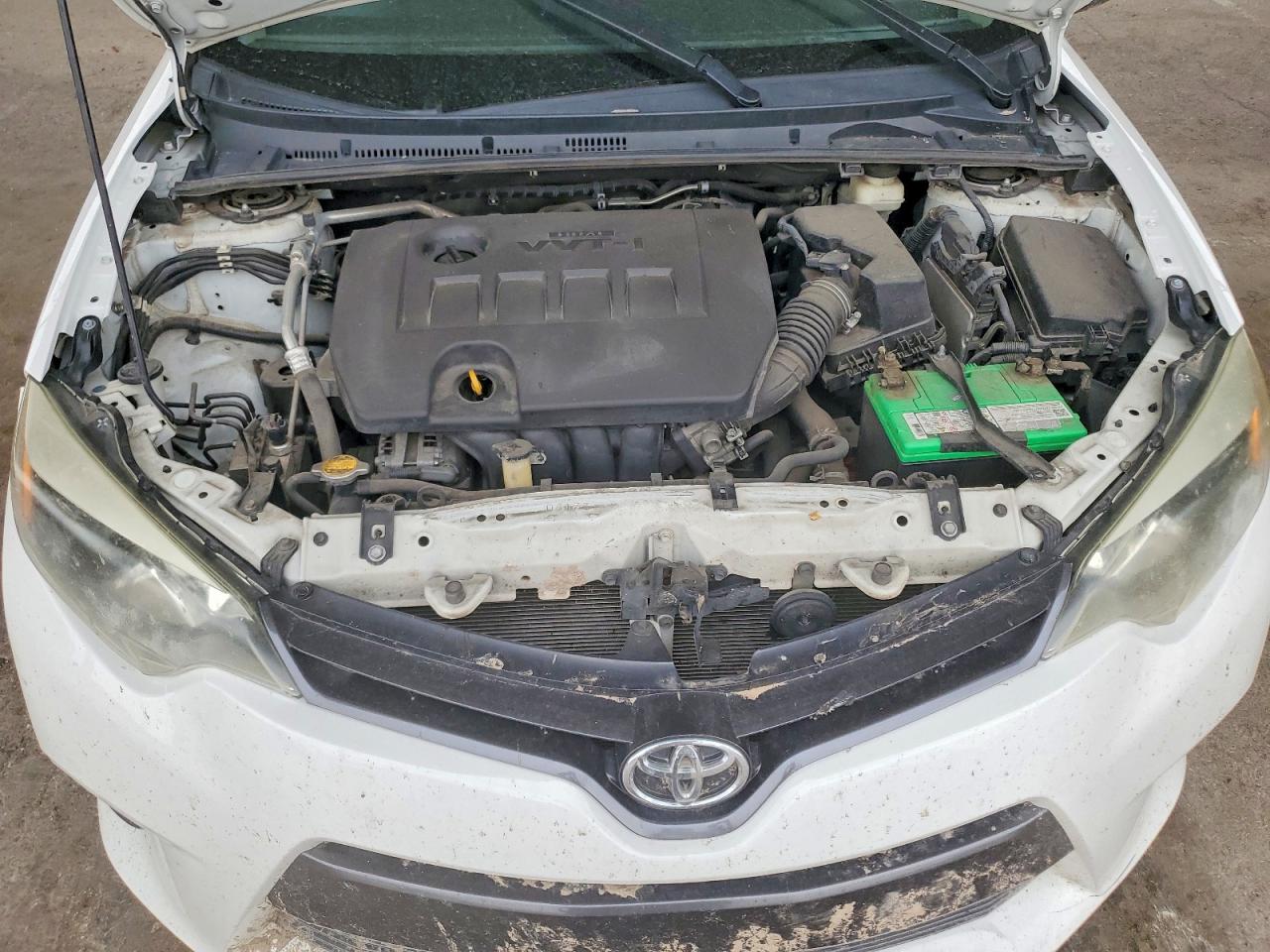 2015 Toyota Corolla Le White vin: 5YFBURHE4FP331650