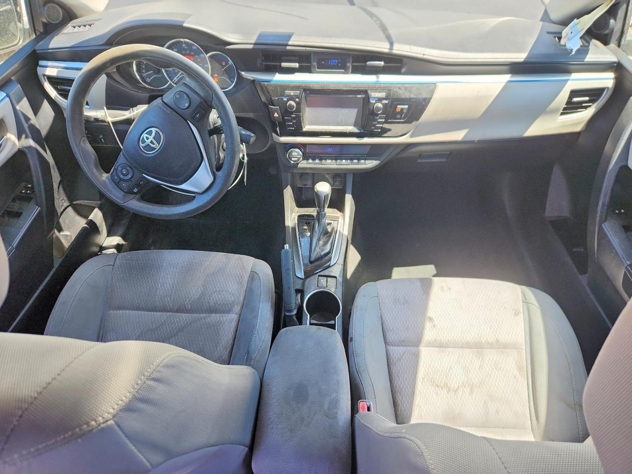 2015 Toyota Corolla Le White vin: 5YFBURHE4FP331650
