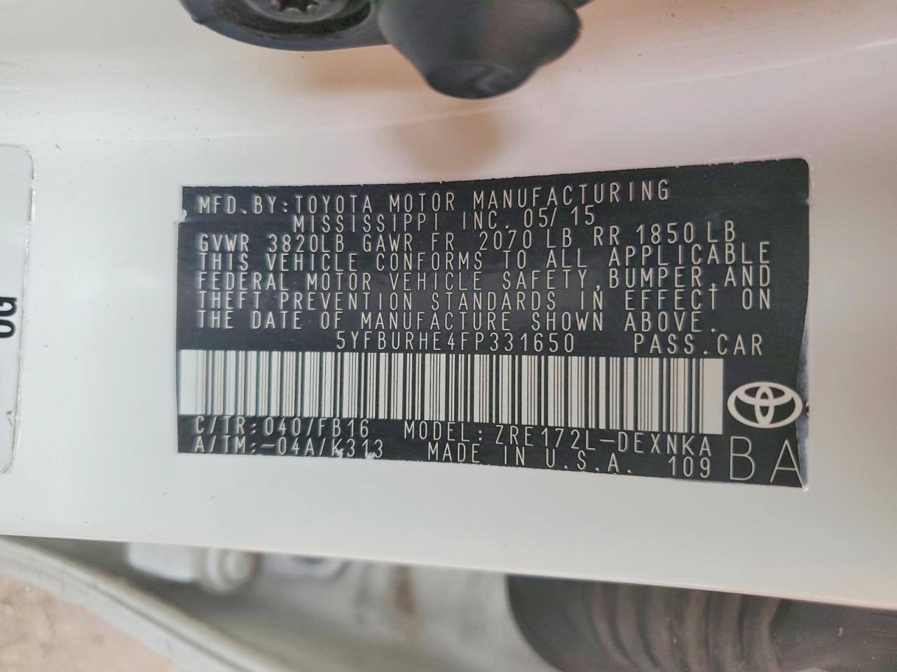 2015 Toyota Corolla Le White vin: 5YFBURHE4FP331650