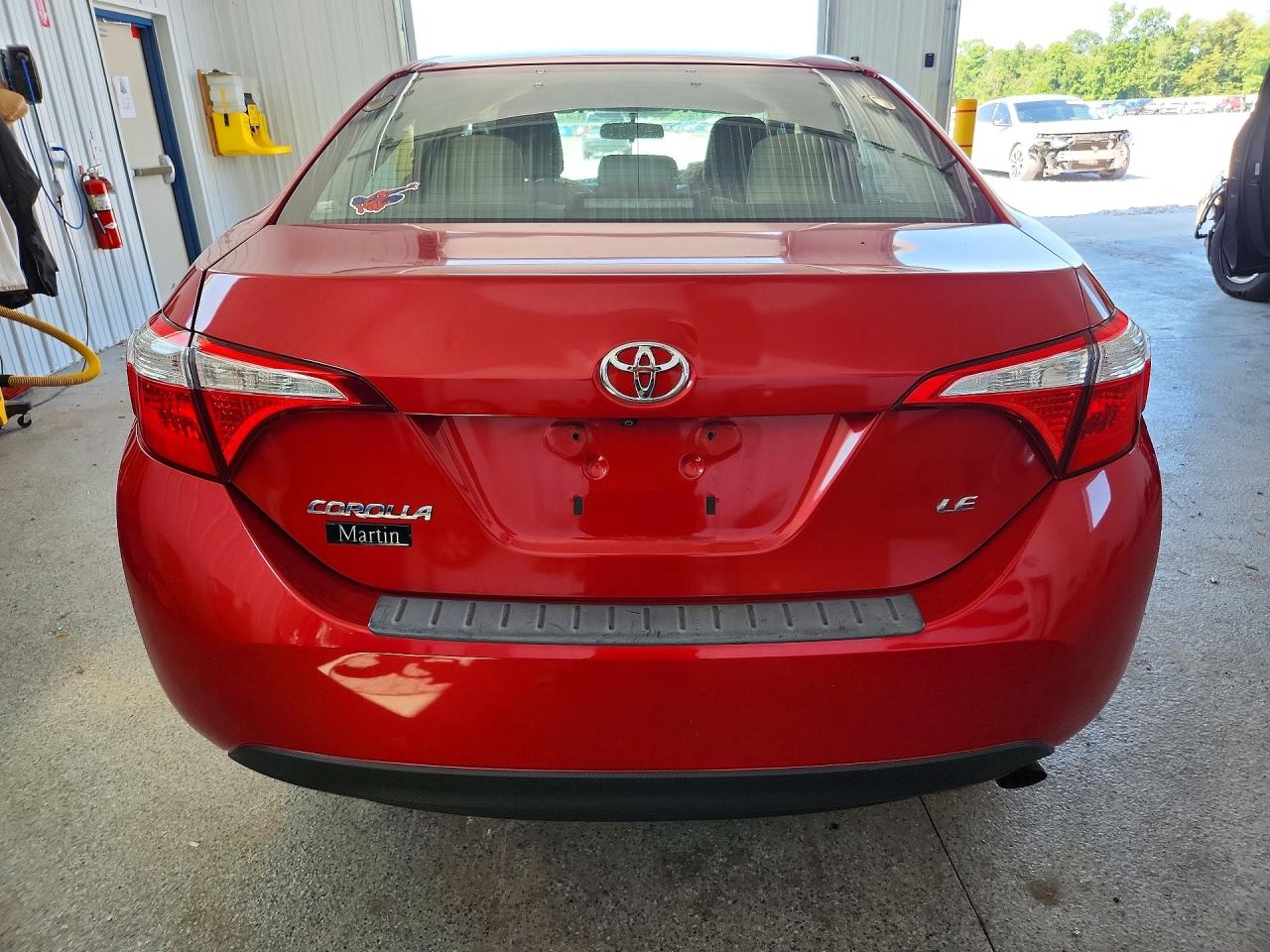 2015 Toyota Corolla Le Красный vin: 5YFBURHE4FP339893