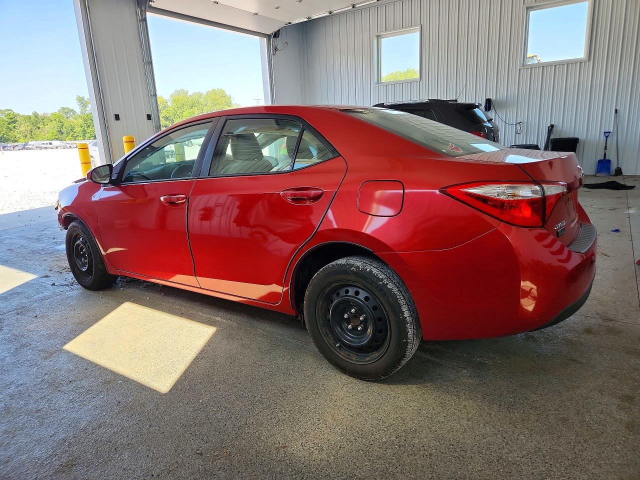 2015 Toyota Corolla Le Красный vin: 5YFBURHE4FP339893