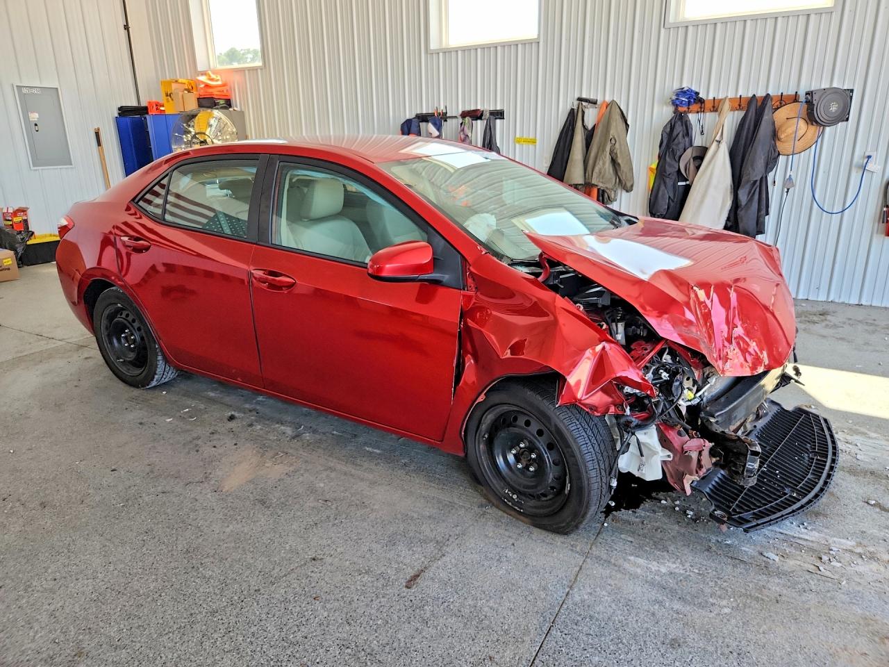2015 Toyota Corolla Le Красный vin: 5YFBURHE4FP339893