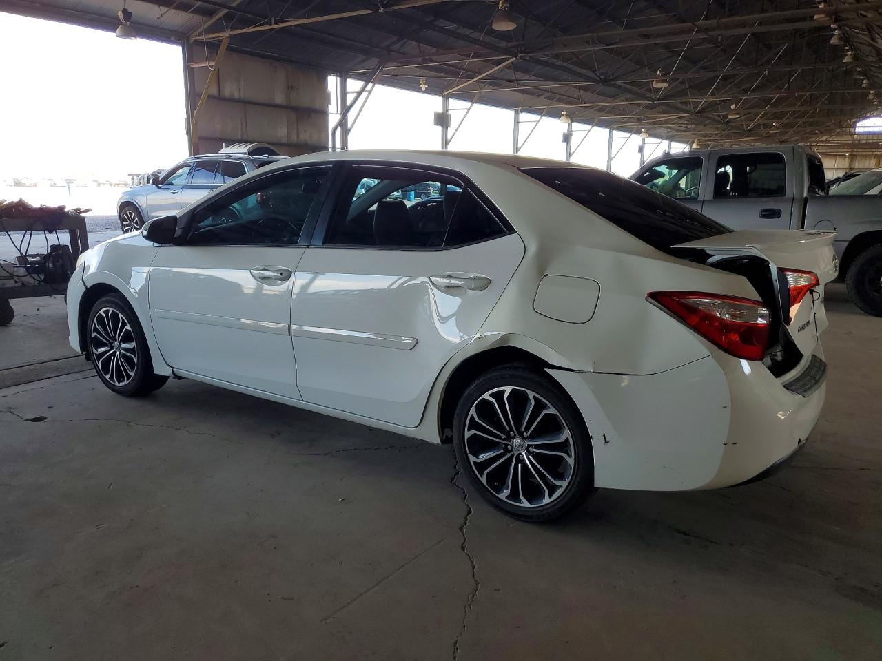 2015 Toyota Corolla S Plus White vin: 5YFBURHE4FP350148
