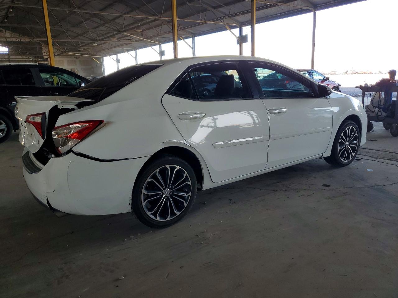2015 Toyota Corolla S Plus White vin: 5YFBURHE4FP350148