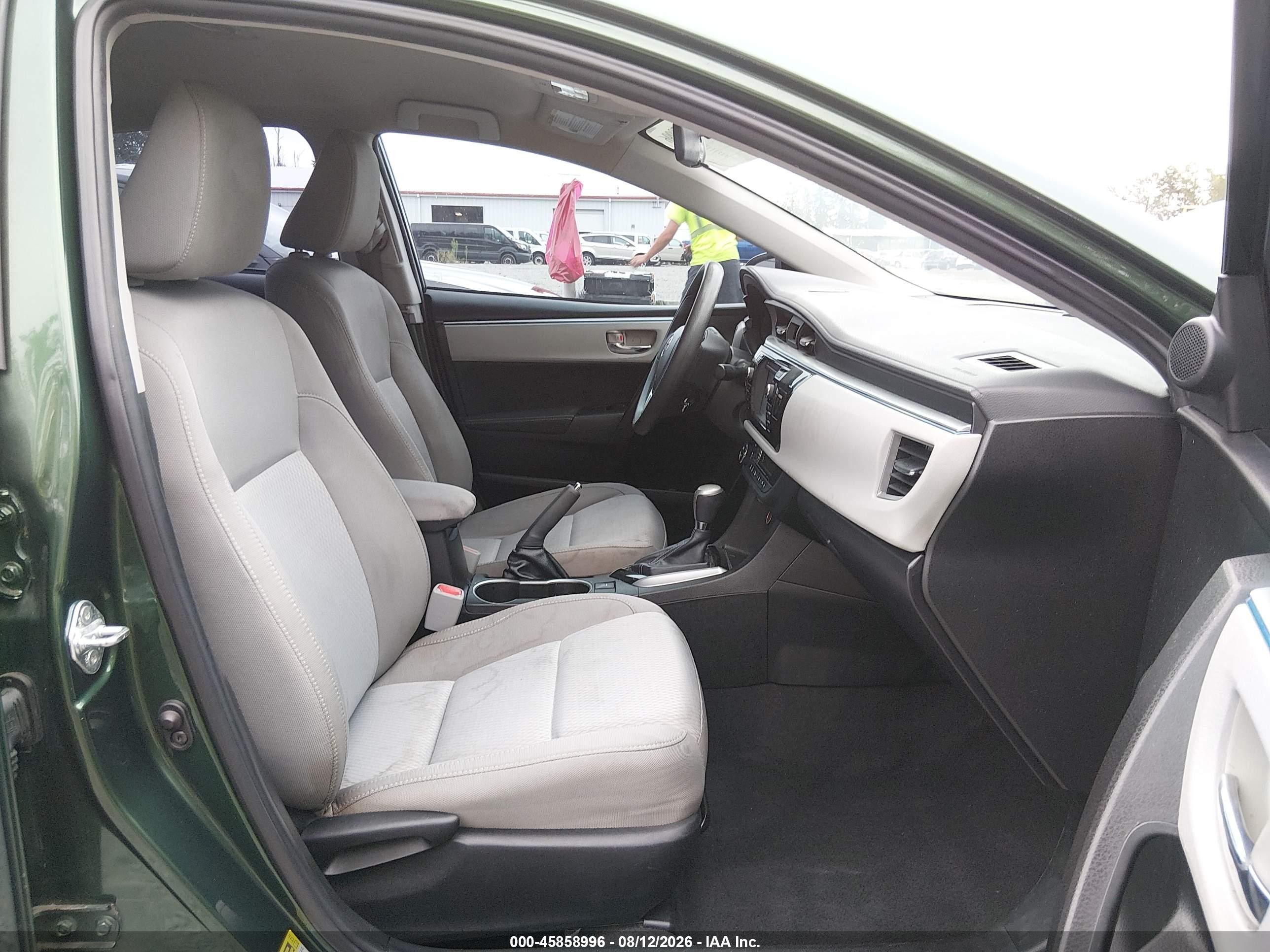 2015 Toyota Corolla Le Green vin: 5YFBURHE4FP354099