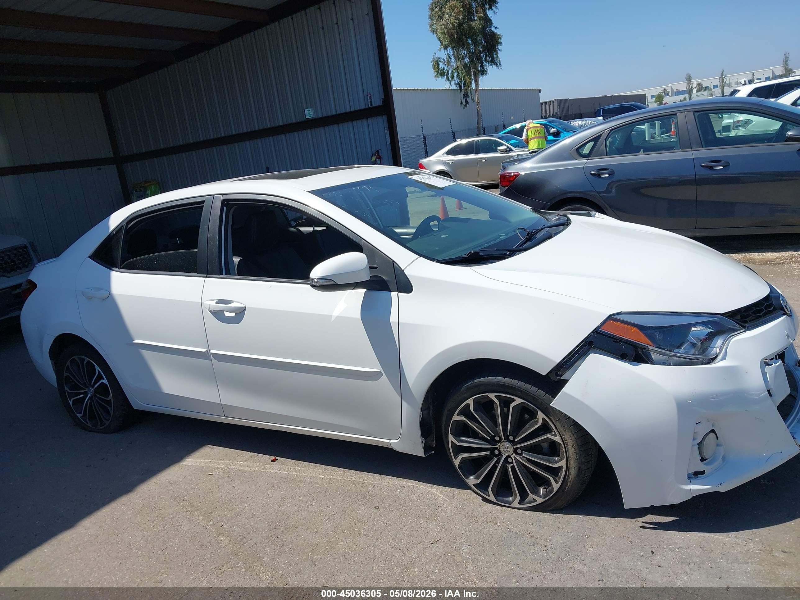 2016 Toyota Corolla S Premium White vin: 5YFBURHE4GP528397