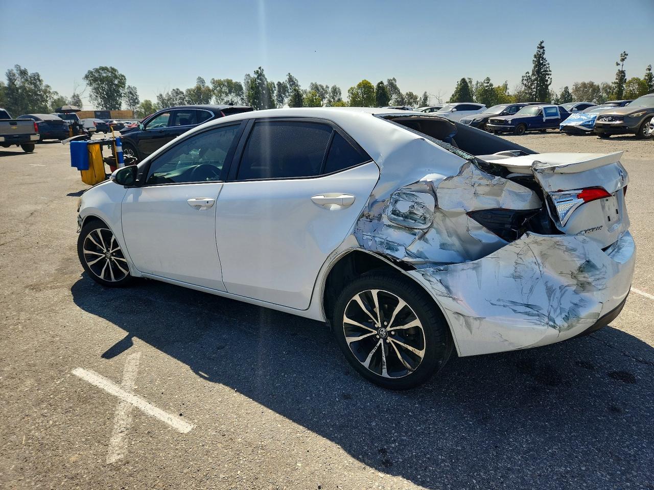 2017 Toyota Corolla Xse White vin: 5YFBURHE4HP603553
