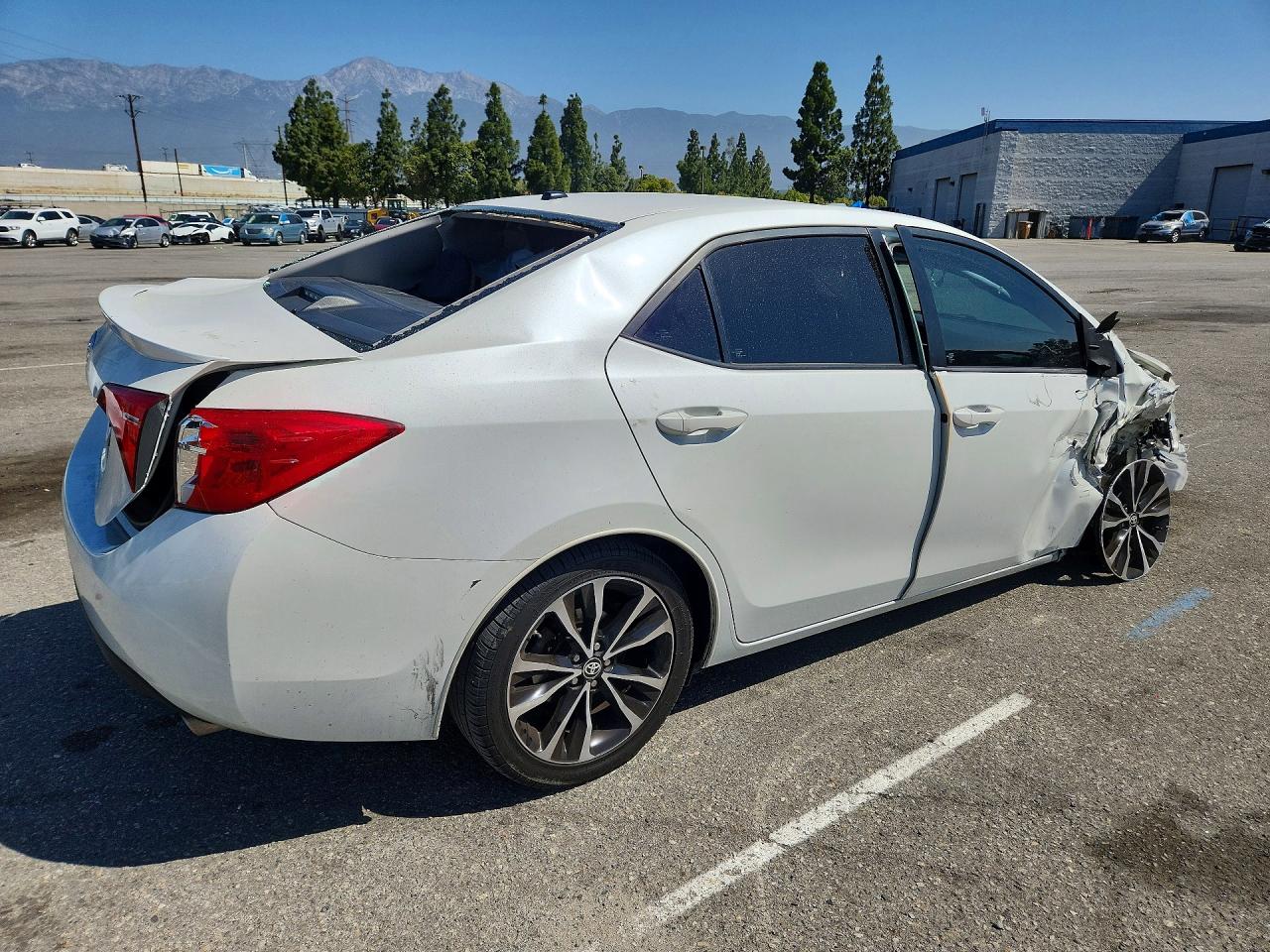 2017 Toyota Corolla Xse White vin: 5YFBURHE4HP603553