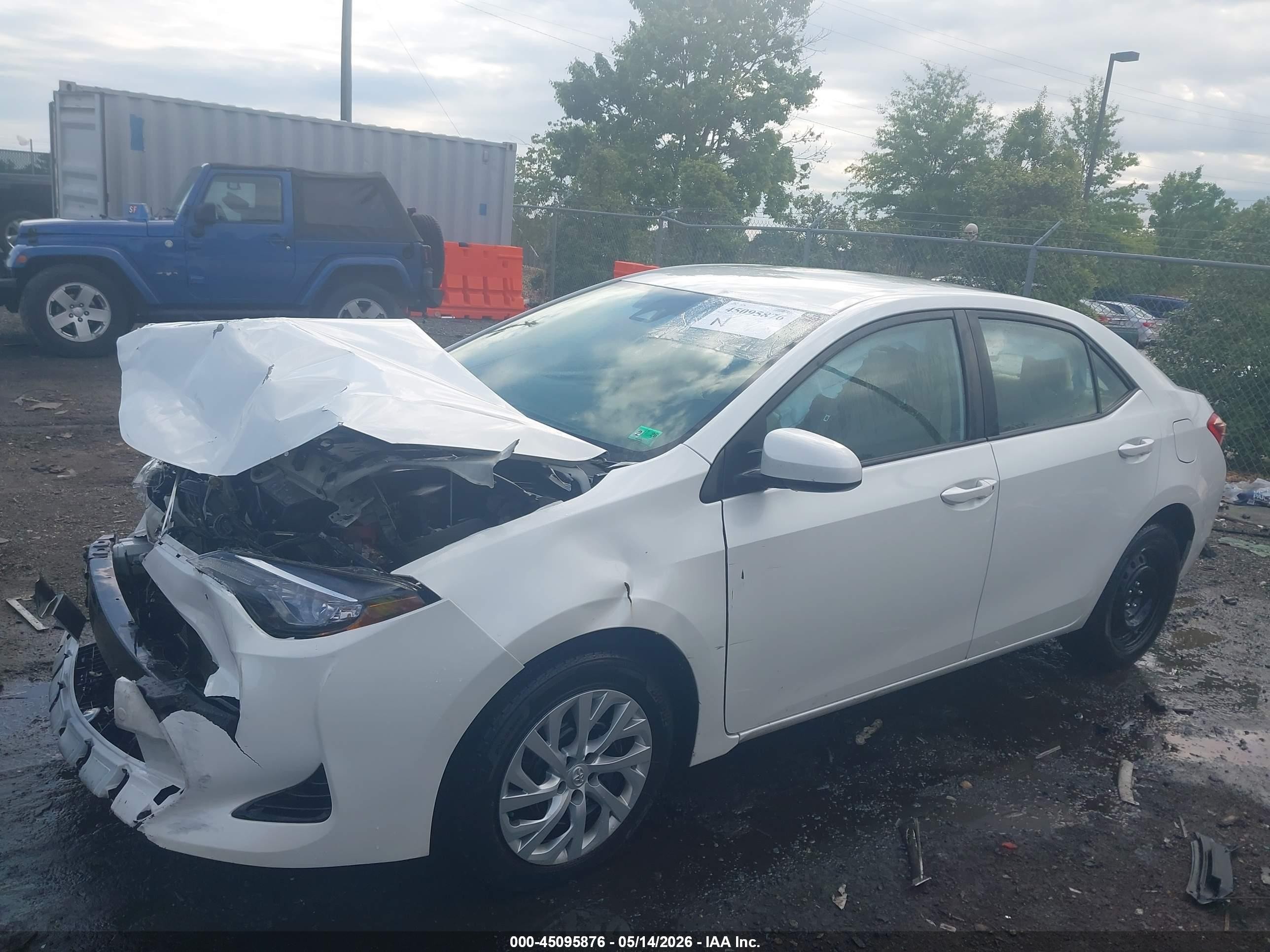 2017 Toyota Corolla Le Белый vin: 5YFBURHE4HP605321