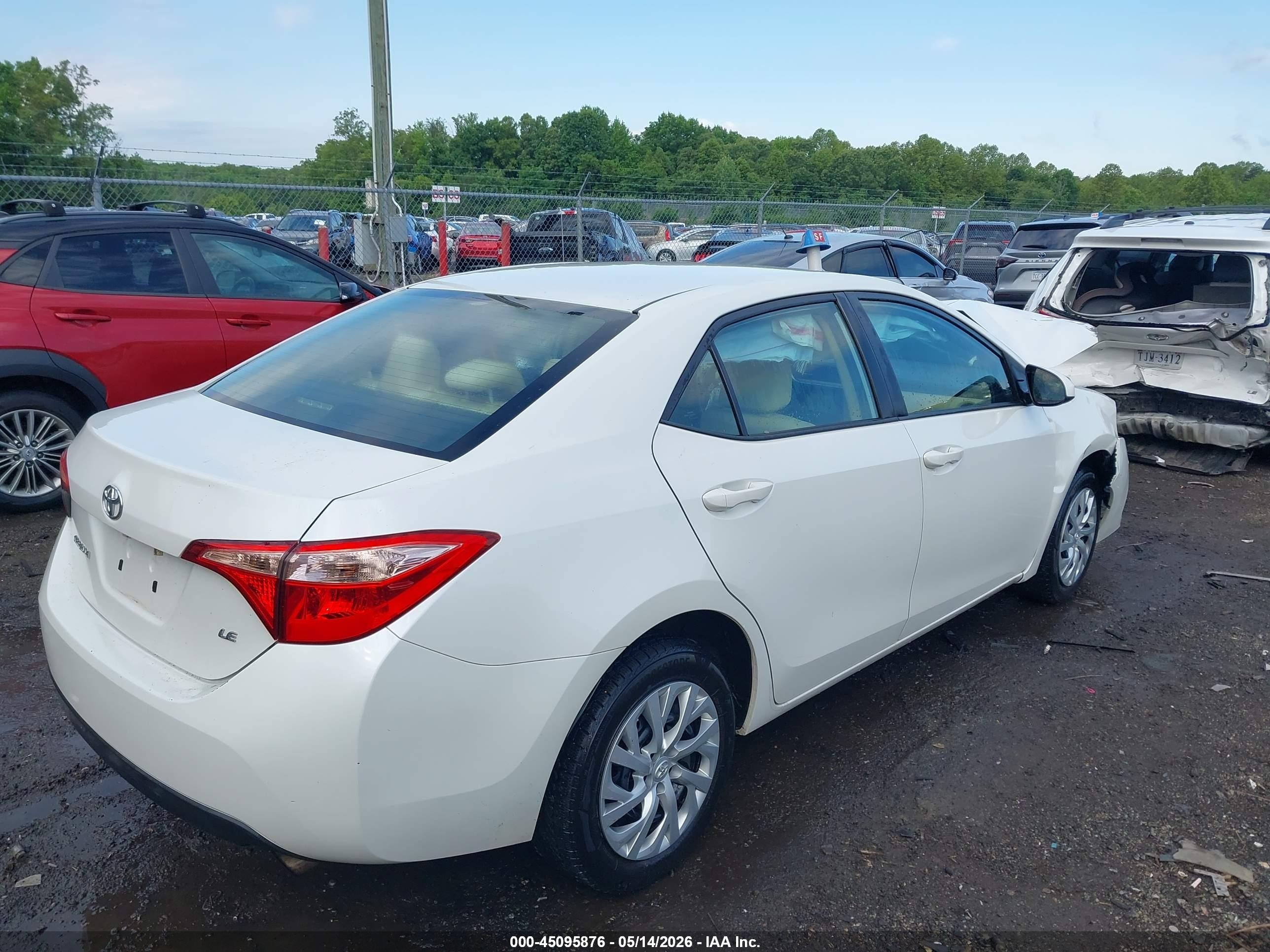 2017 Toyota Corolla Le Белый vin: 5YFBURHE4HP605321