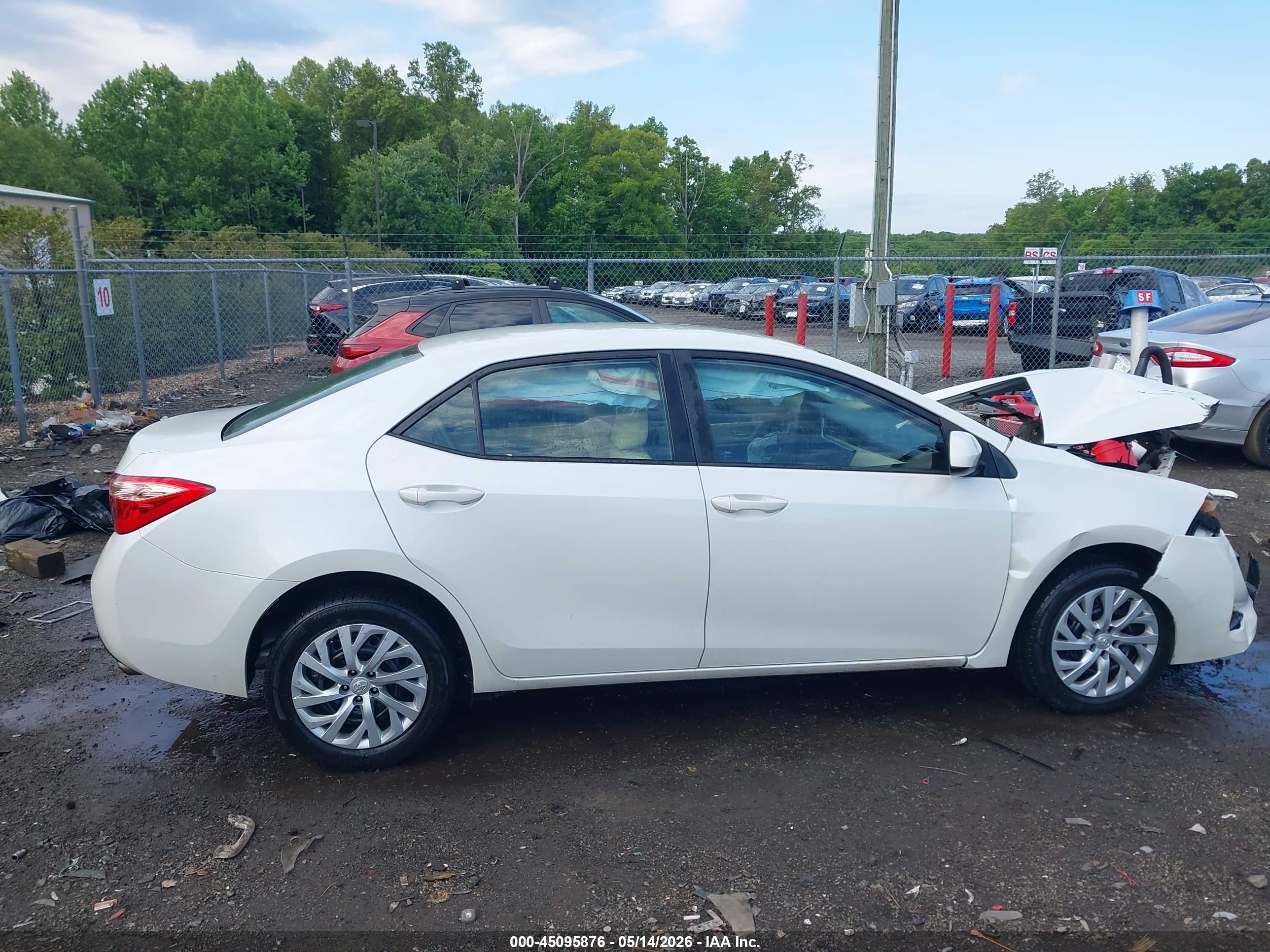 2017 Toyota Corolla Le Белый vin: 5YFBURHE4HP605321