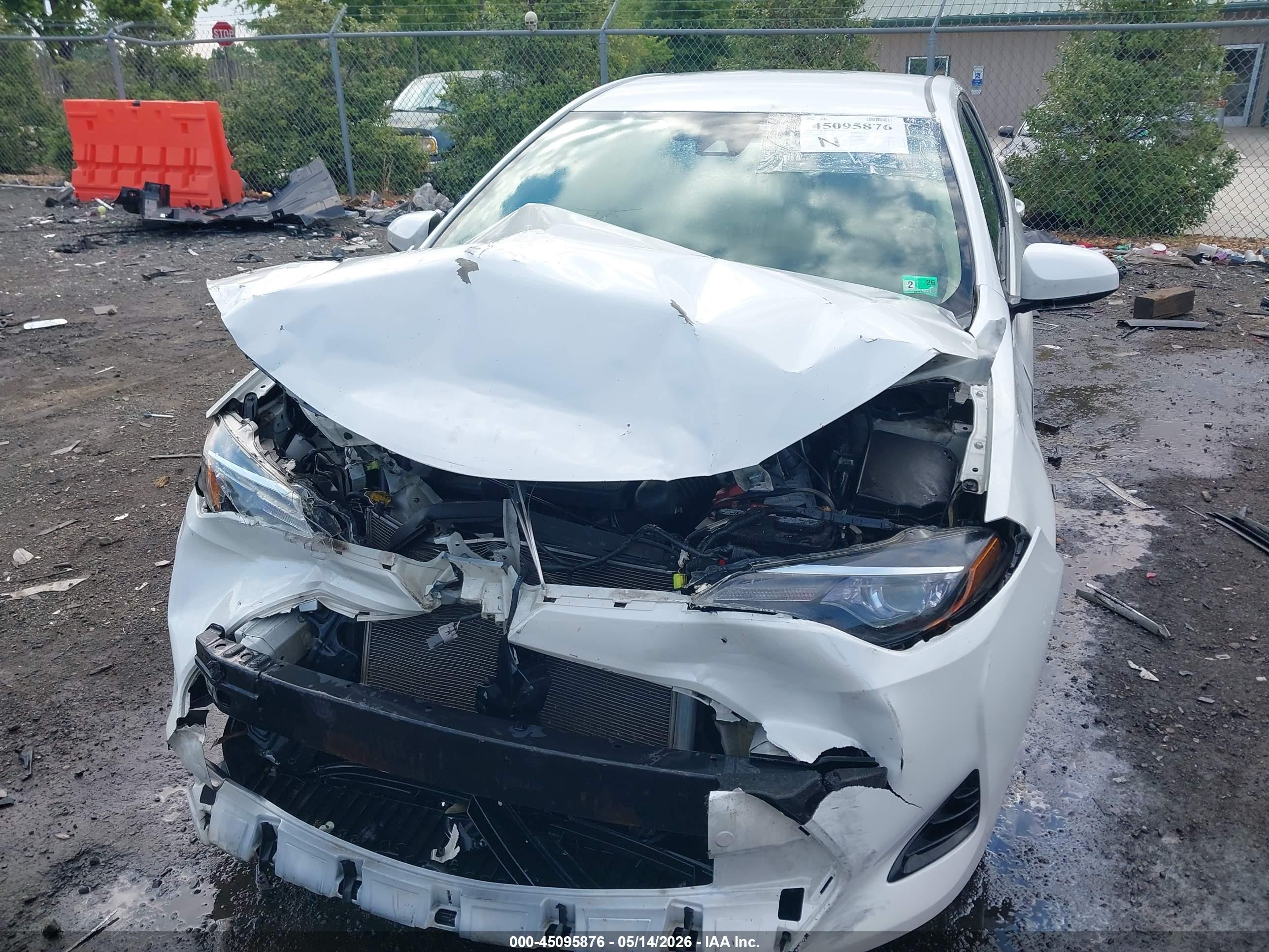 2017 Toyota Corolla Le Белый vin: 5YFBURHE4HP605321