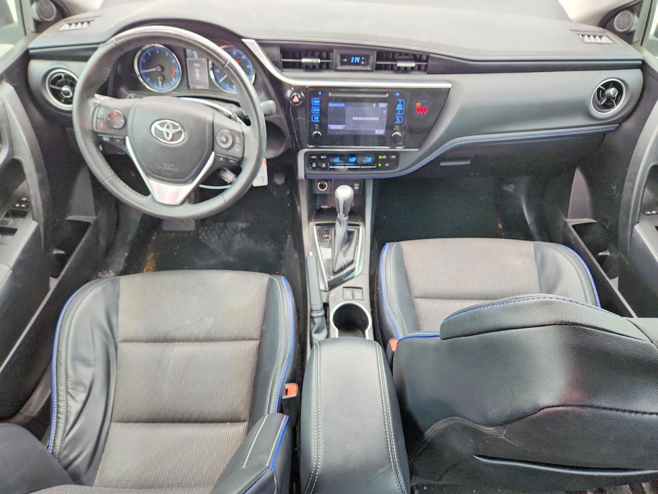 2018 Toyota Corolla Se White vin: 5YFBURHE4JP748081