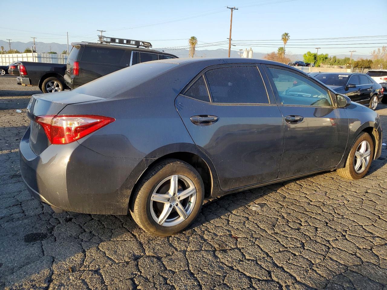 2018 Toyota Corolla L Gray vin: 5YFBURHE4JP756102