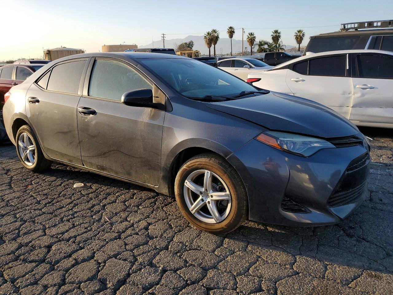 2018 Toyota Corolla L Gray vin: 5YFBURHE4JP756102