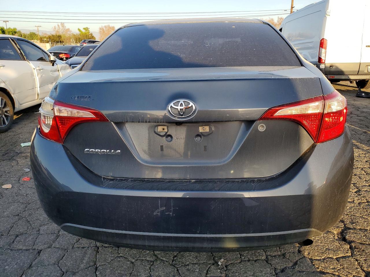 2018 Toyota Corolla L Gray vin: 5YFBURHE4JP756102