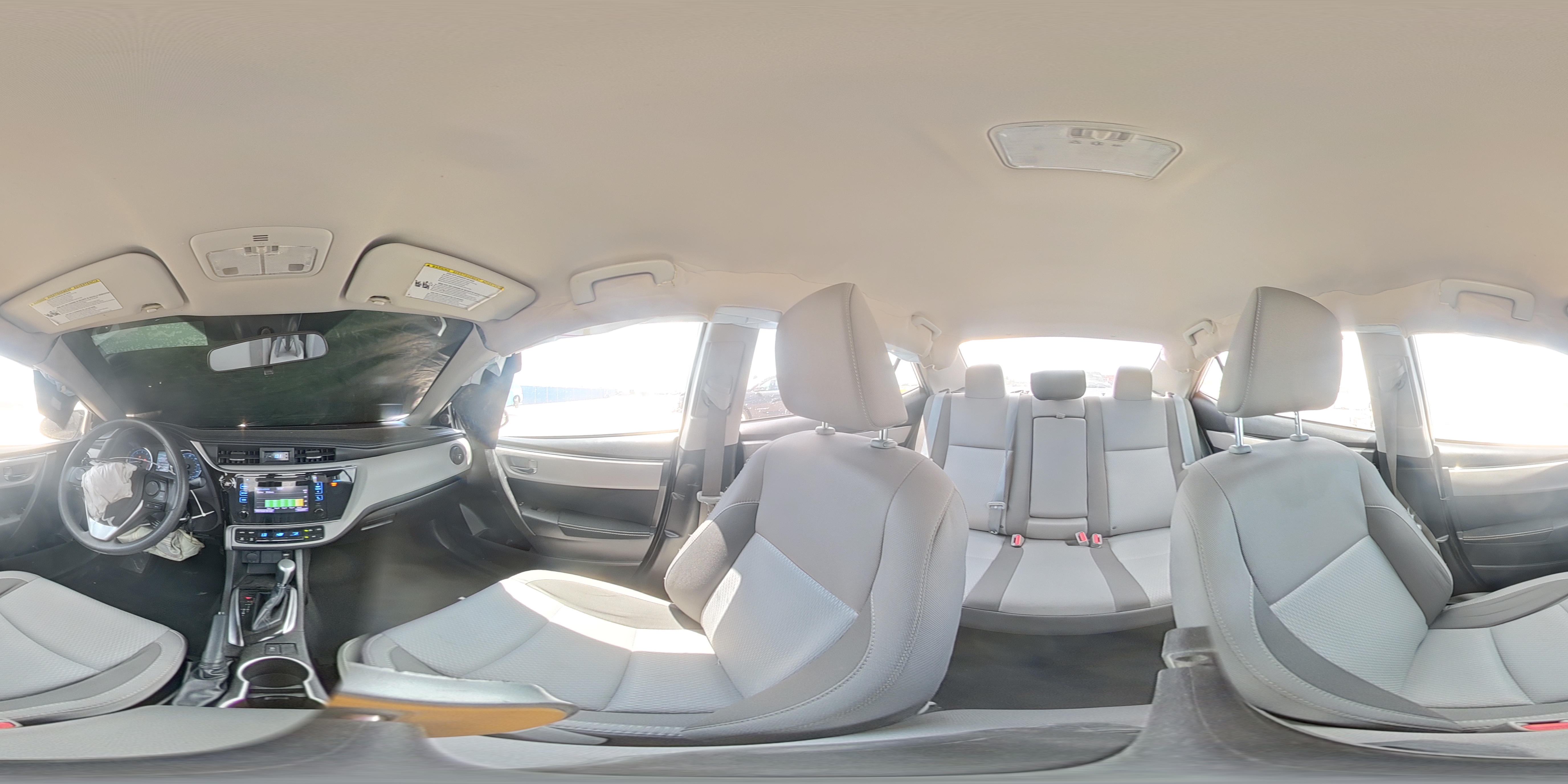 2018 Toyota Corolla Le White vin: 5YFBURHE4JP776446