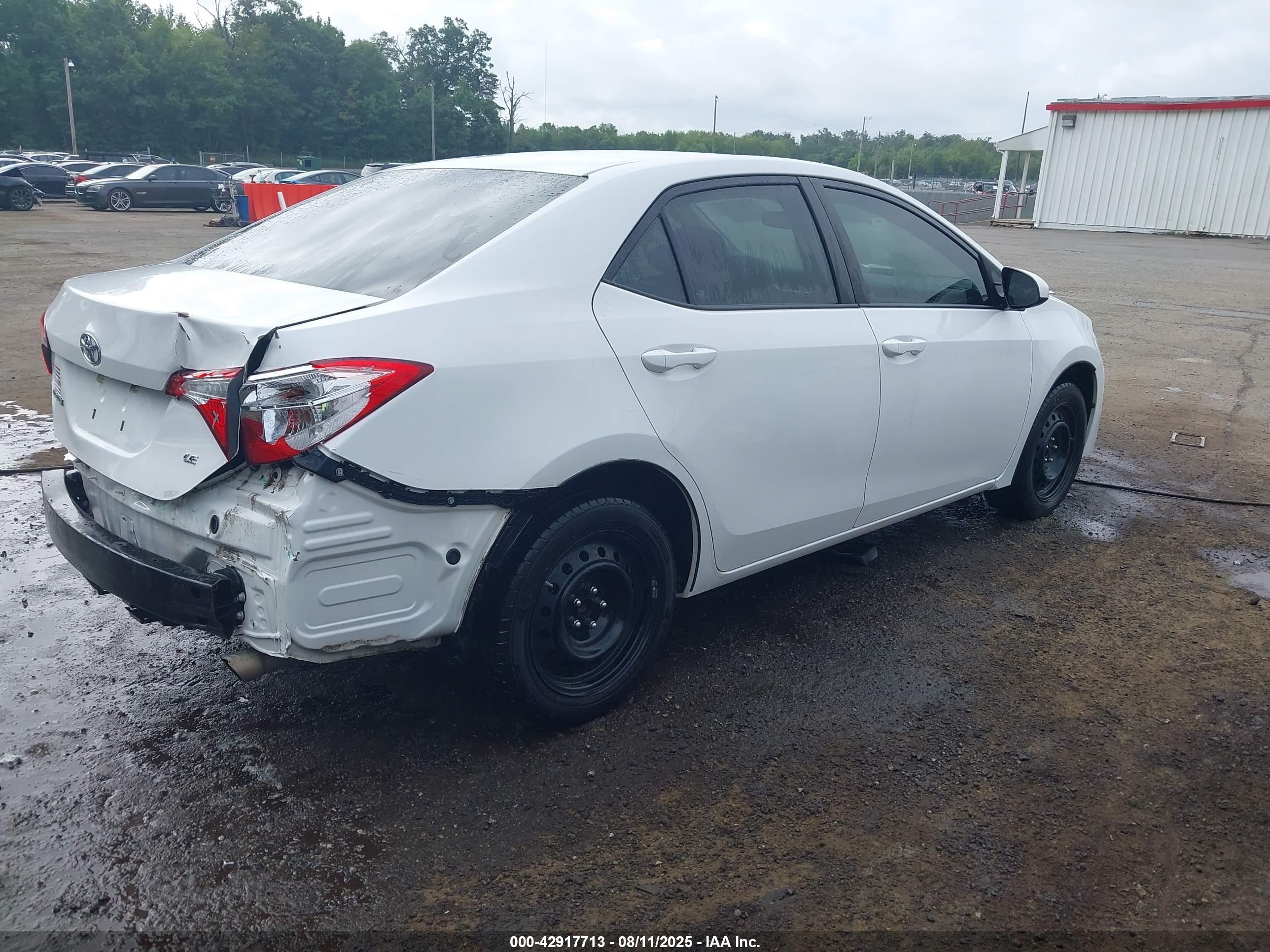 2018 Toyota Corolla Le Белый vin: 5YFBURHE4JP816315
