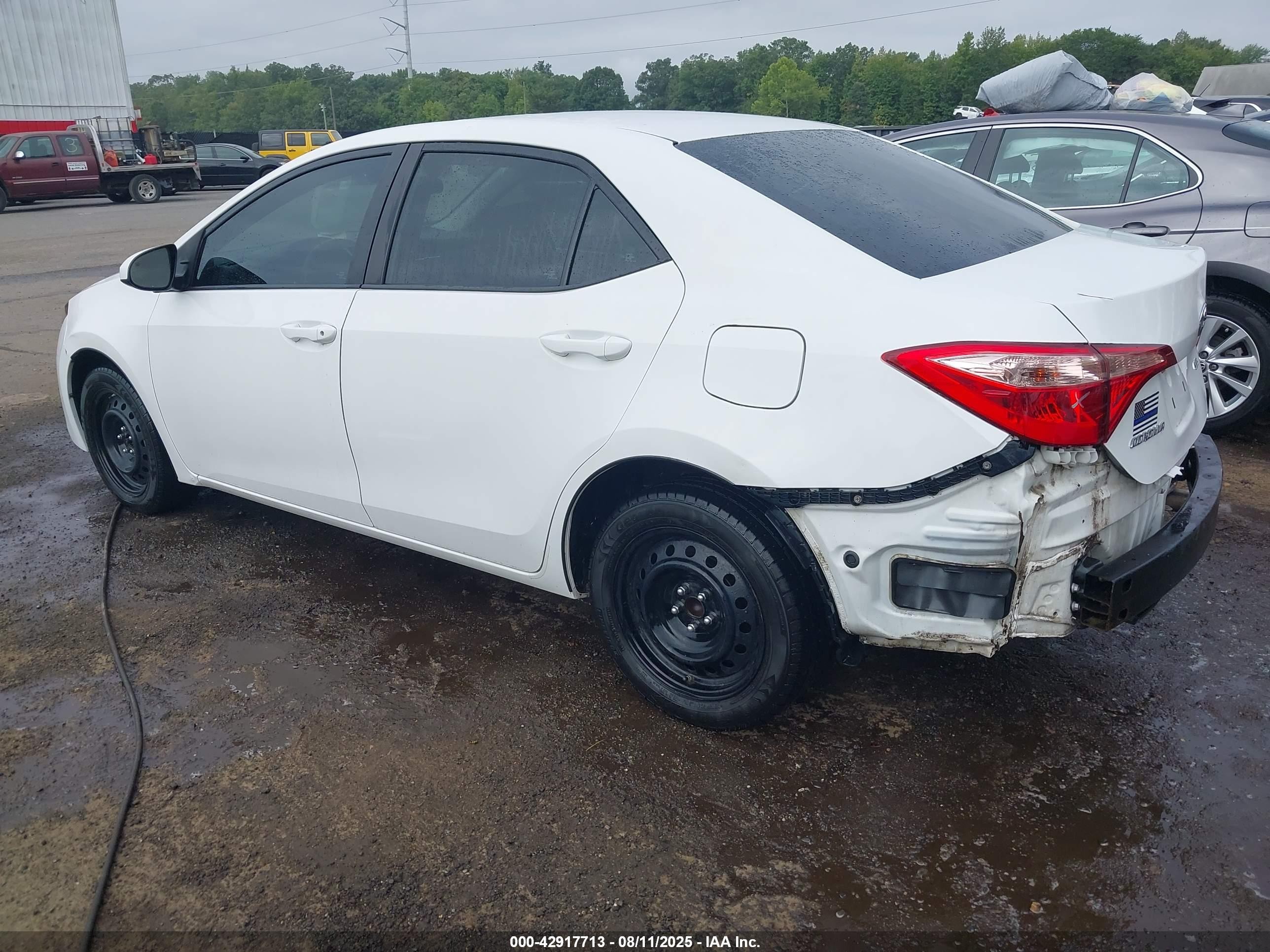2018 Toyota Corolla Le Белый vin: 5YFBURHE4JP816315
