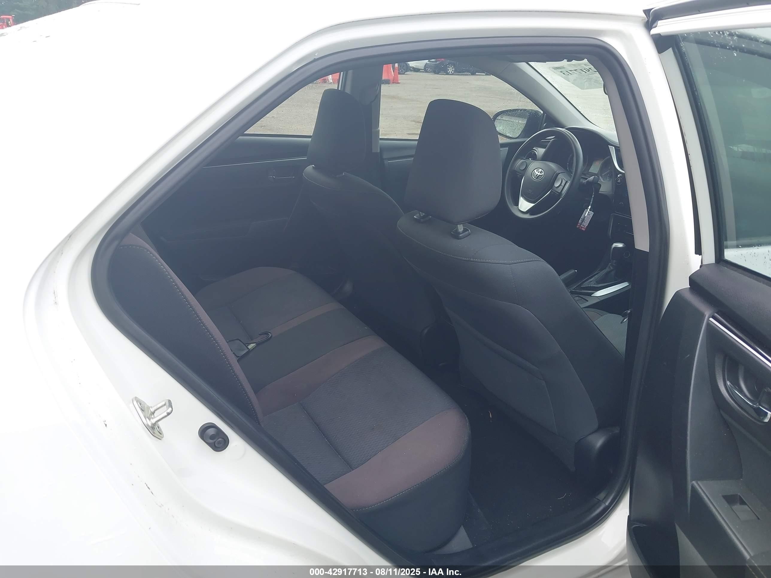 2018 Toyota Corolla Le Белый vin: 5YFBURHE4JP816315