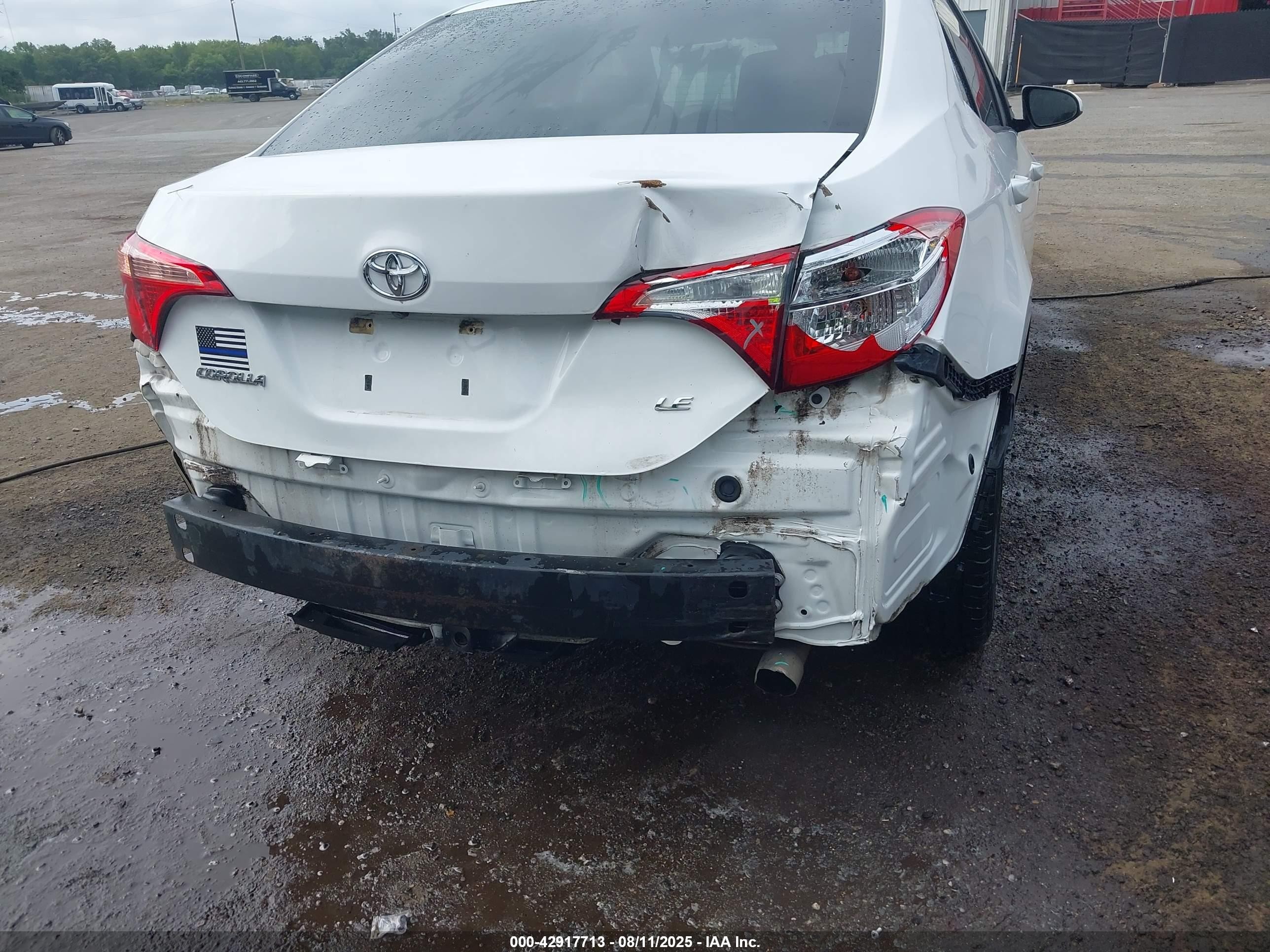 2018 Toyota Corolla Le Белый vin: 5YFBURHE4JP816315