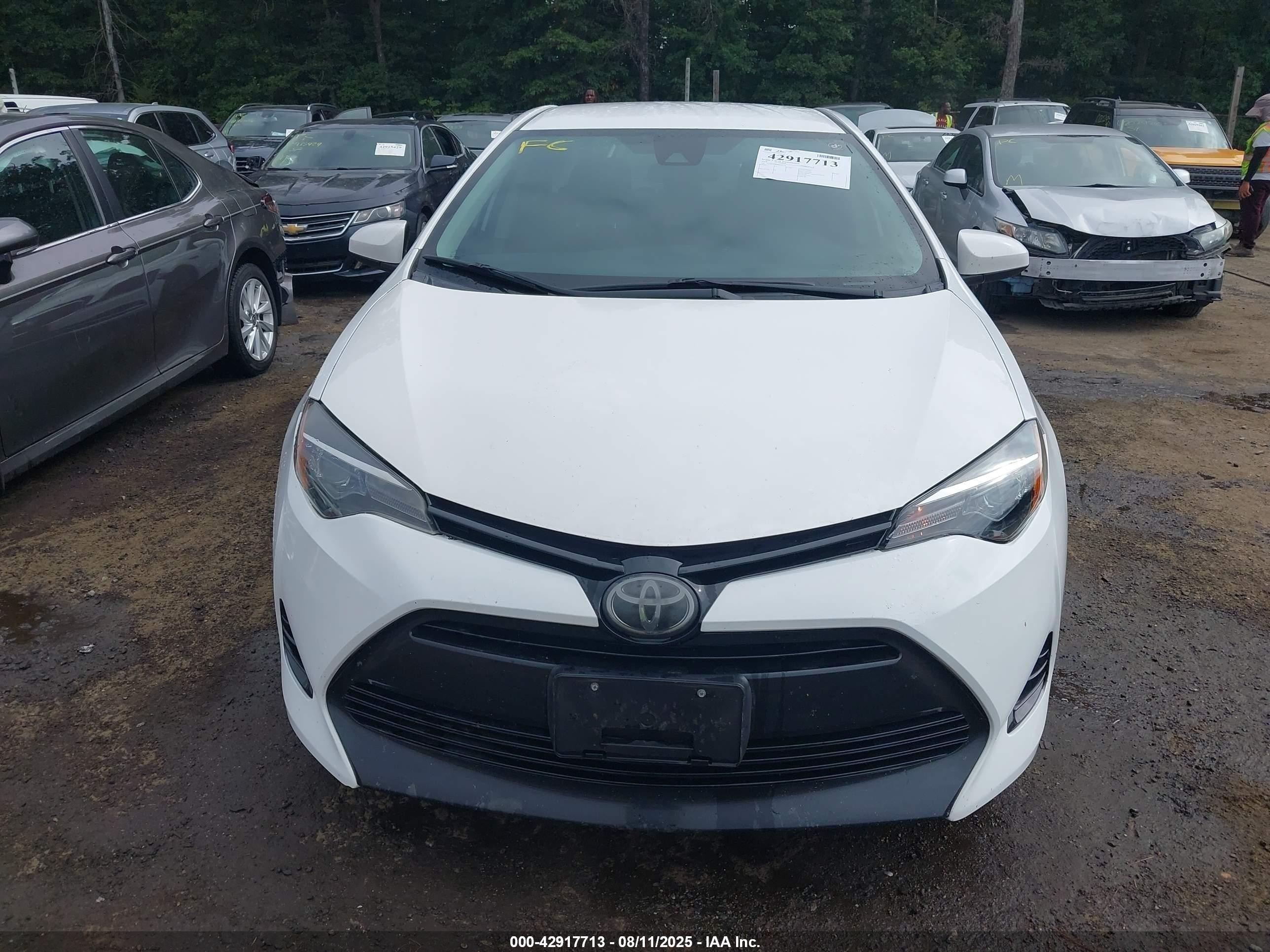 2018 Toyota Corolla Le Белый vin: 5YFBURHE4JP816315