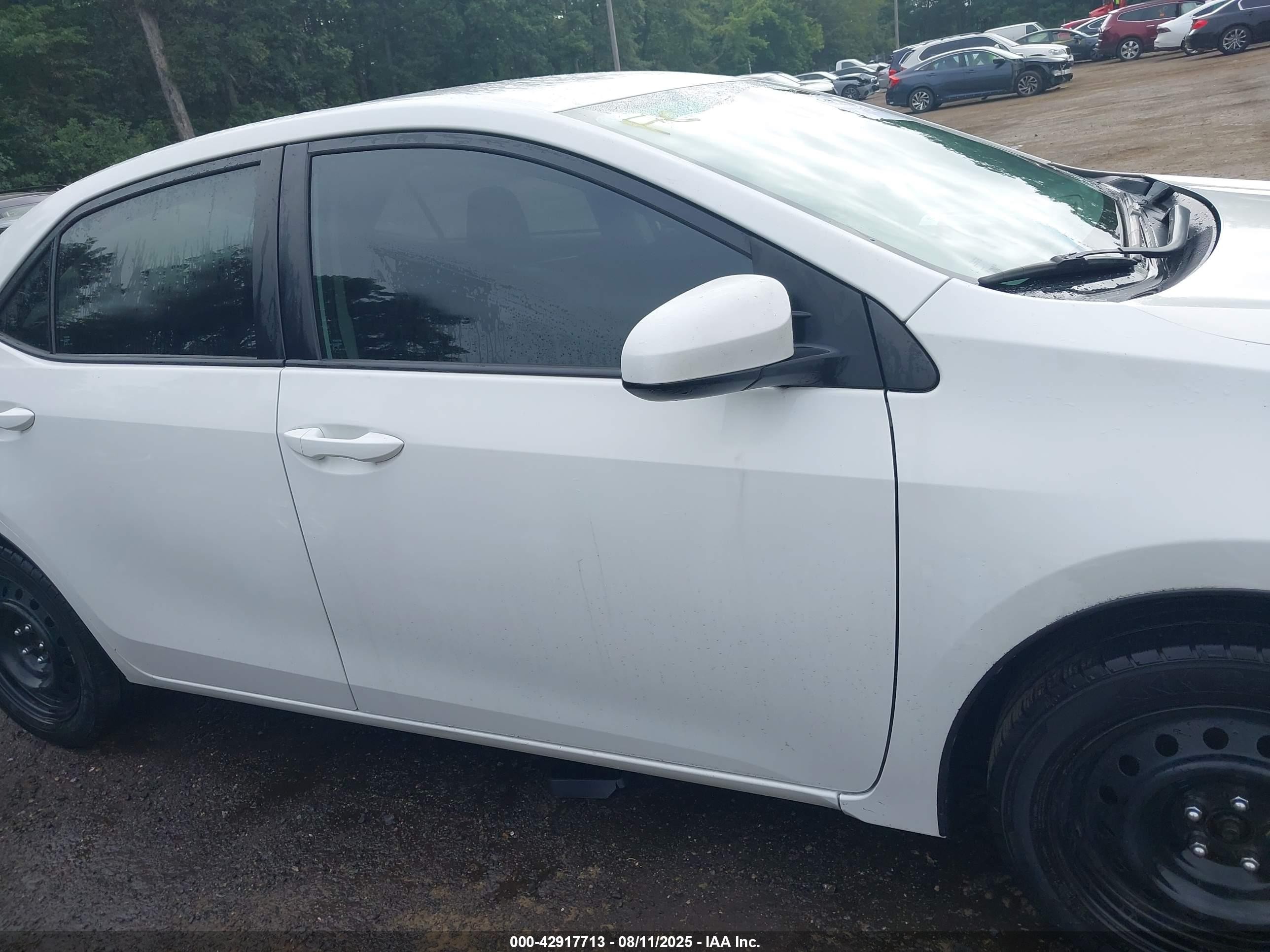 2018 Toyota Corolla Le Белый vin: 5YFBURHE4JP816315
