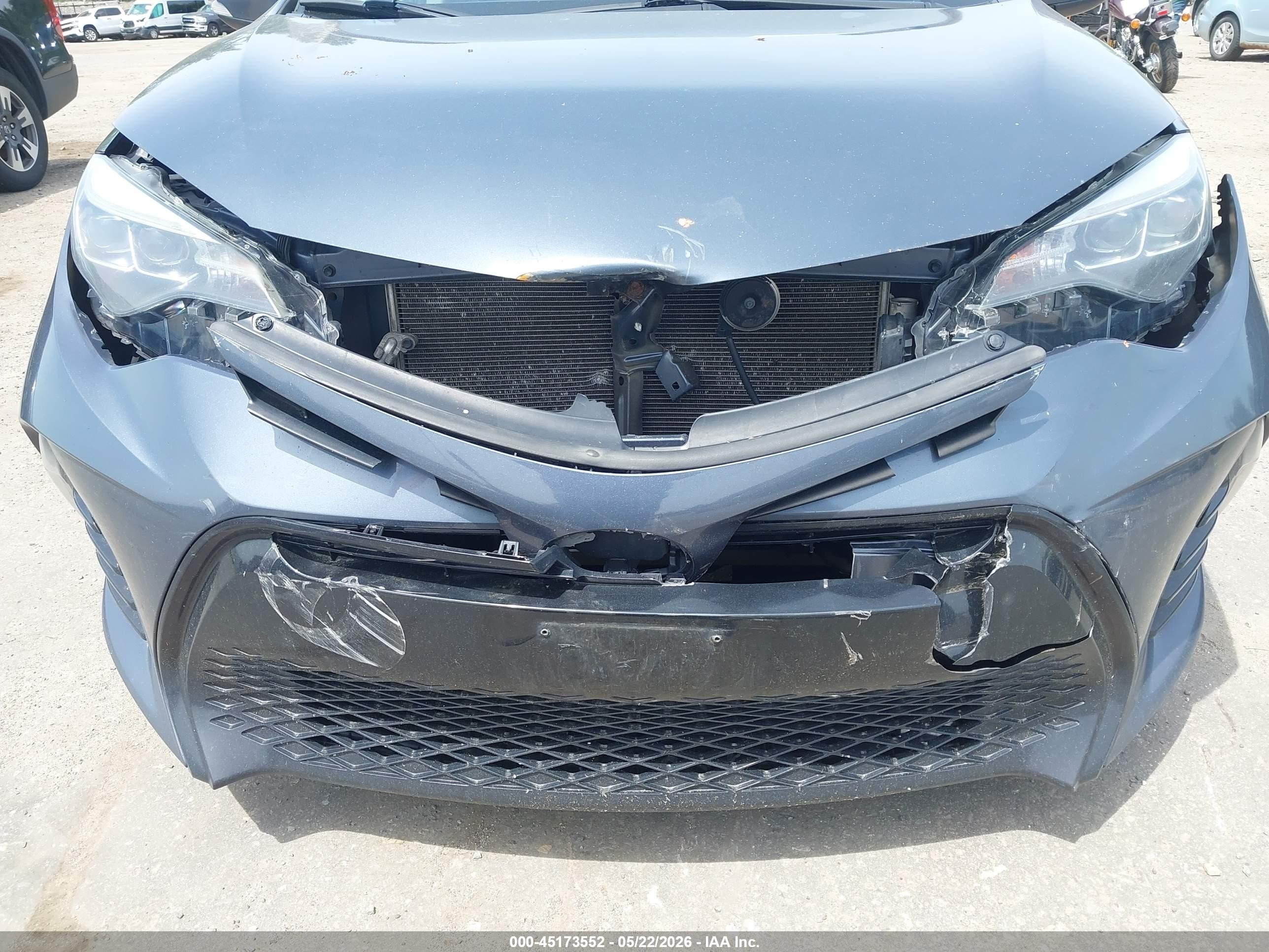 2018 Toyota Corolla Se Gray vin: 5YFBURHE4JP823846