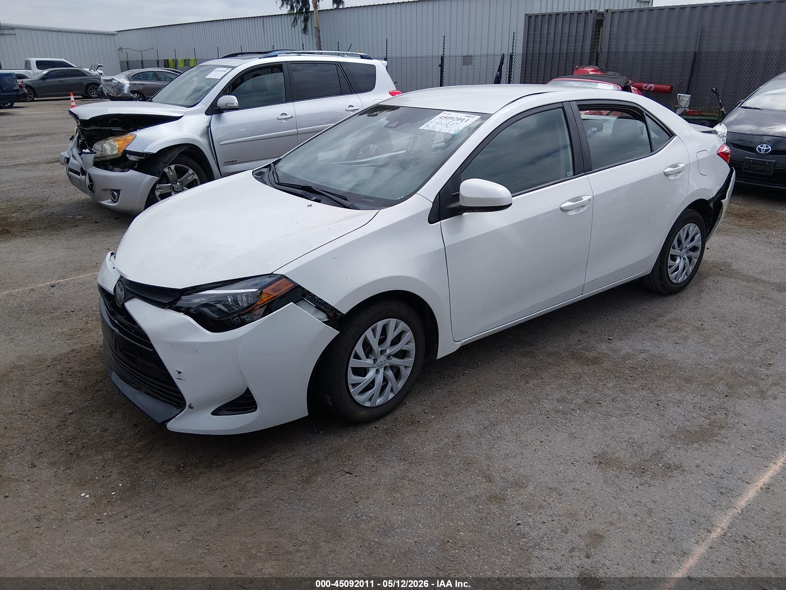 2019 Toyota Corolla Le White vin: 5YFBURHE4KP877164