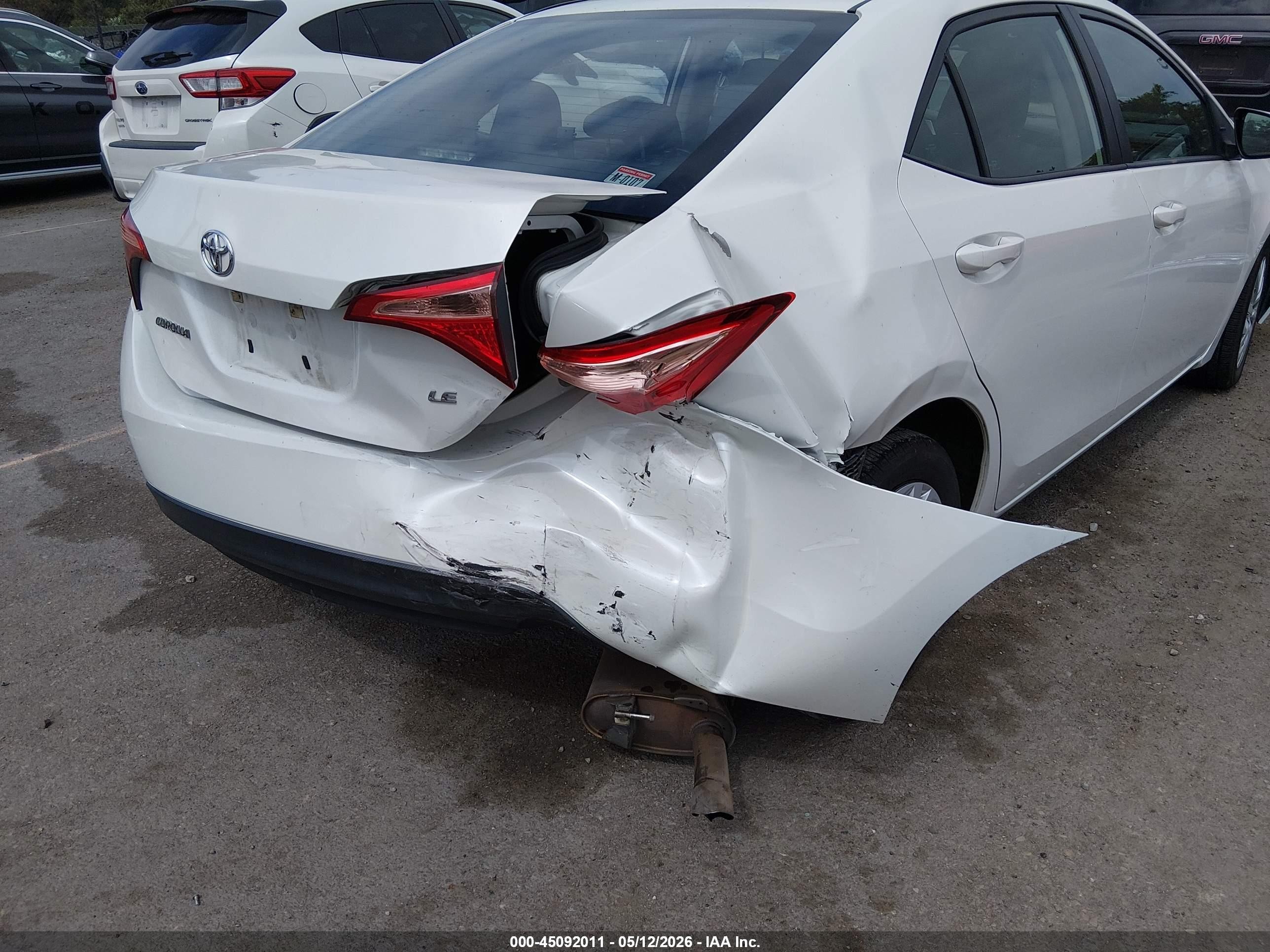 2019 Toyota Corolla Le White vin: 5YFBURHE4KP877164