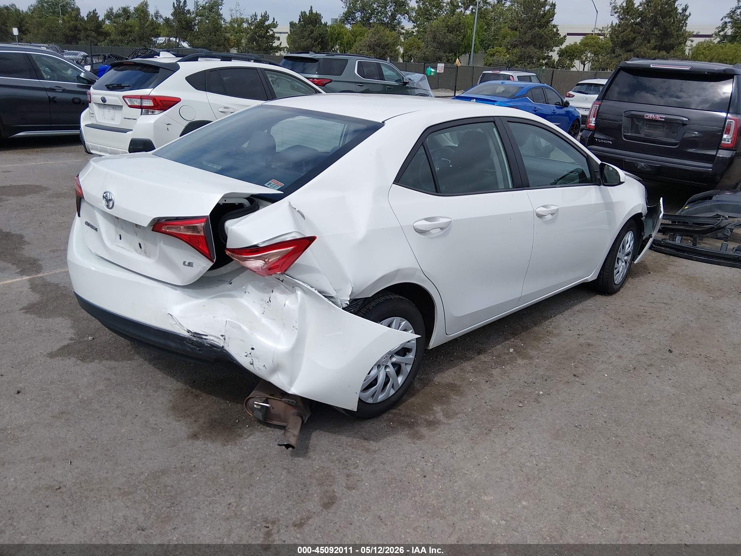2019 Toyota Corolla Le White vin: 5YFBURHE4KP877164