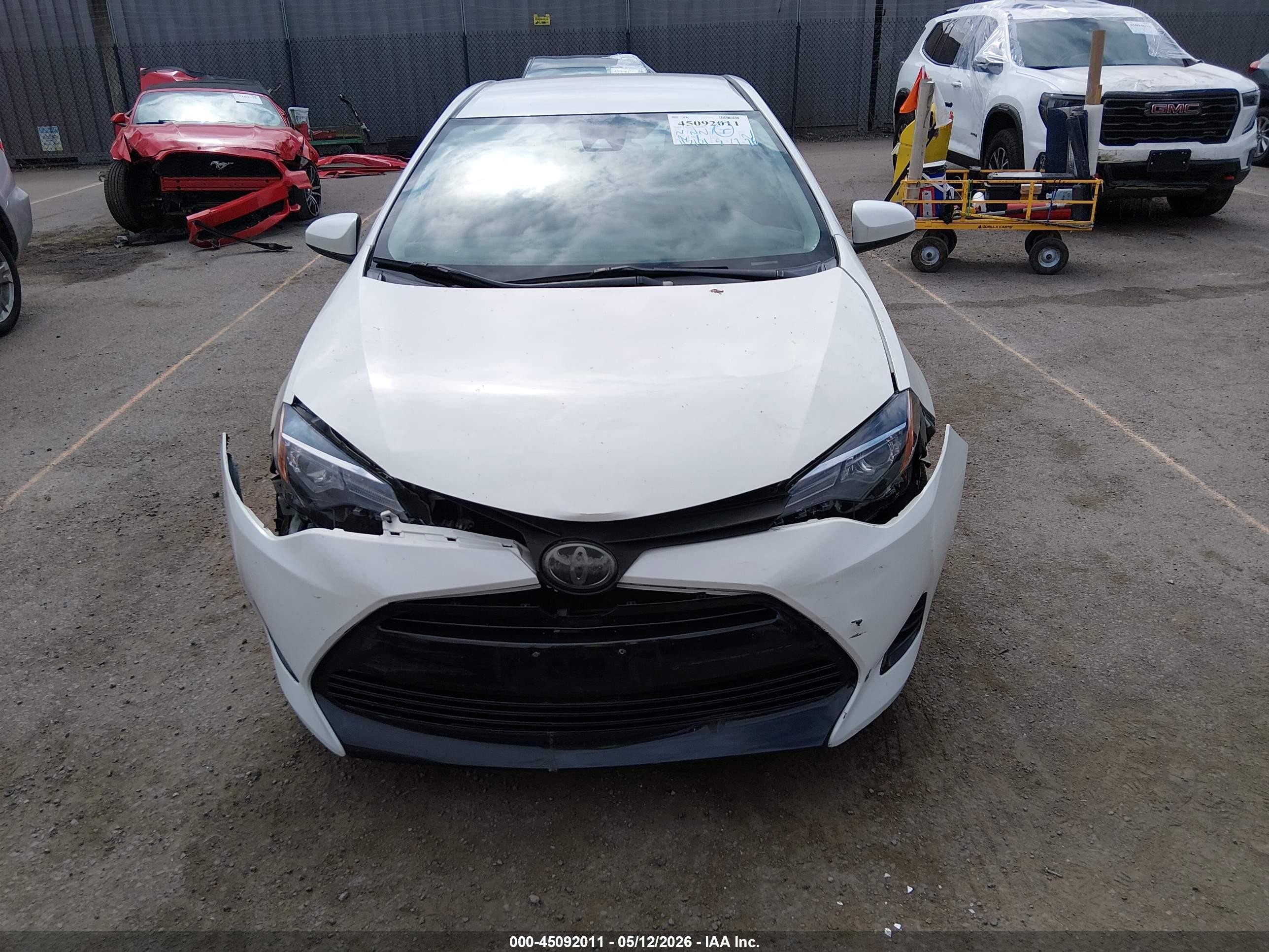 2019 Toyota Corolla Le White vin: 5YFBURHE4KP877164
