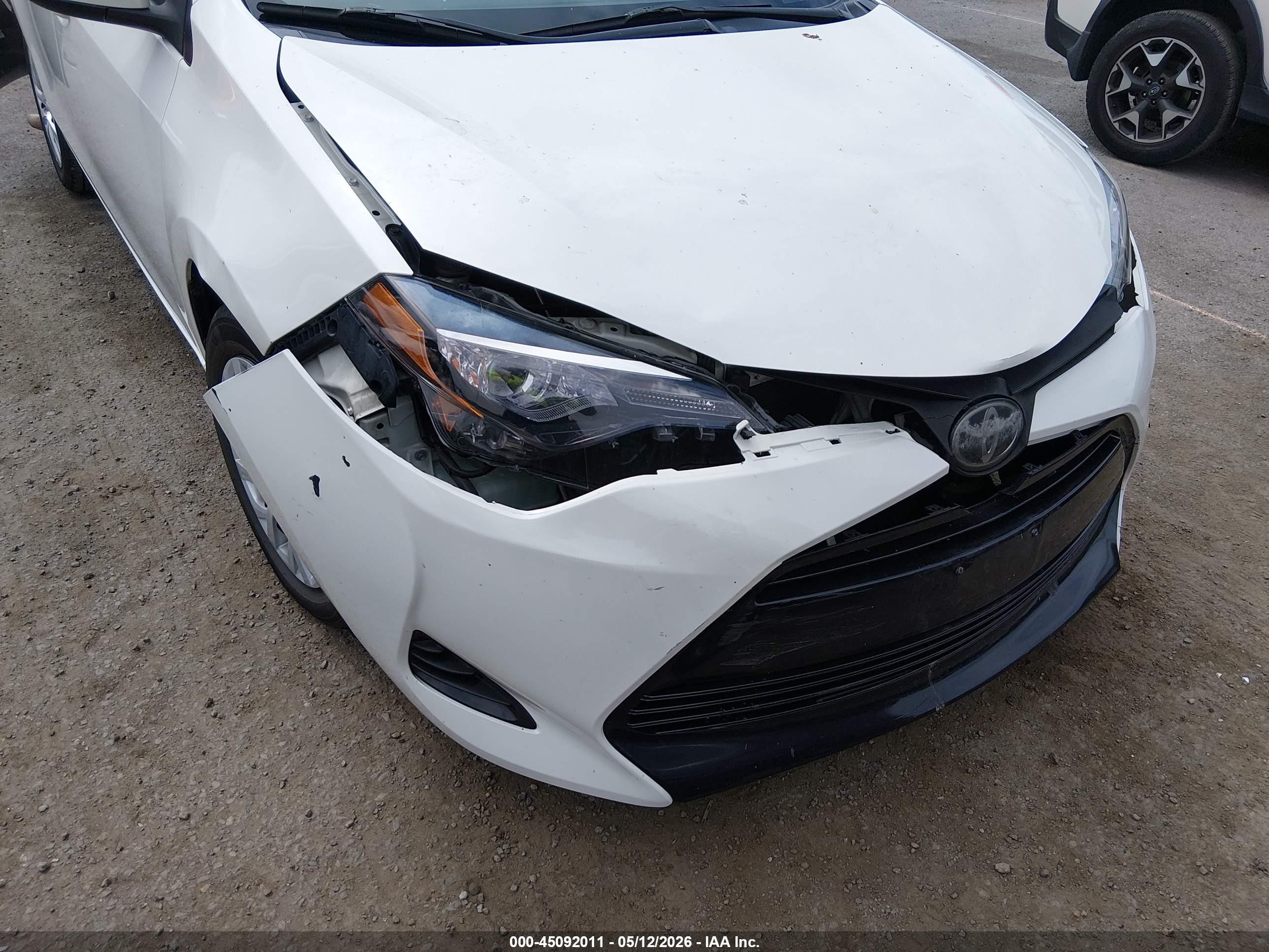 2019 Toyota Corolla Le White vin: 5YFBURHE4KP877164