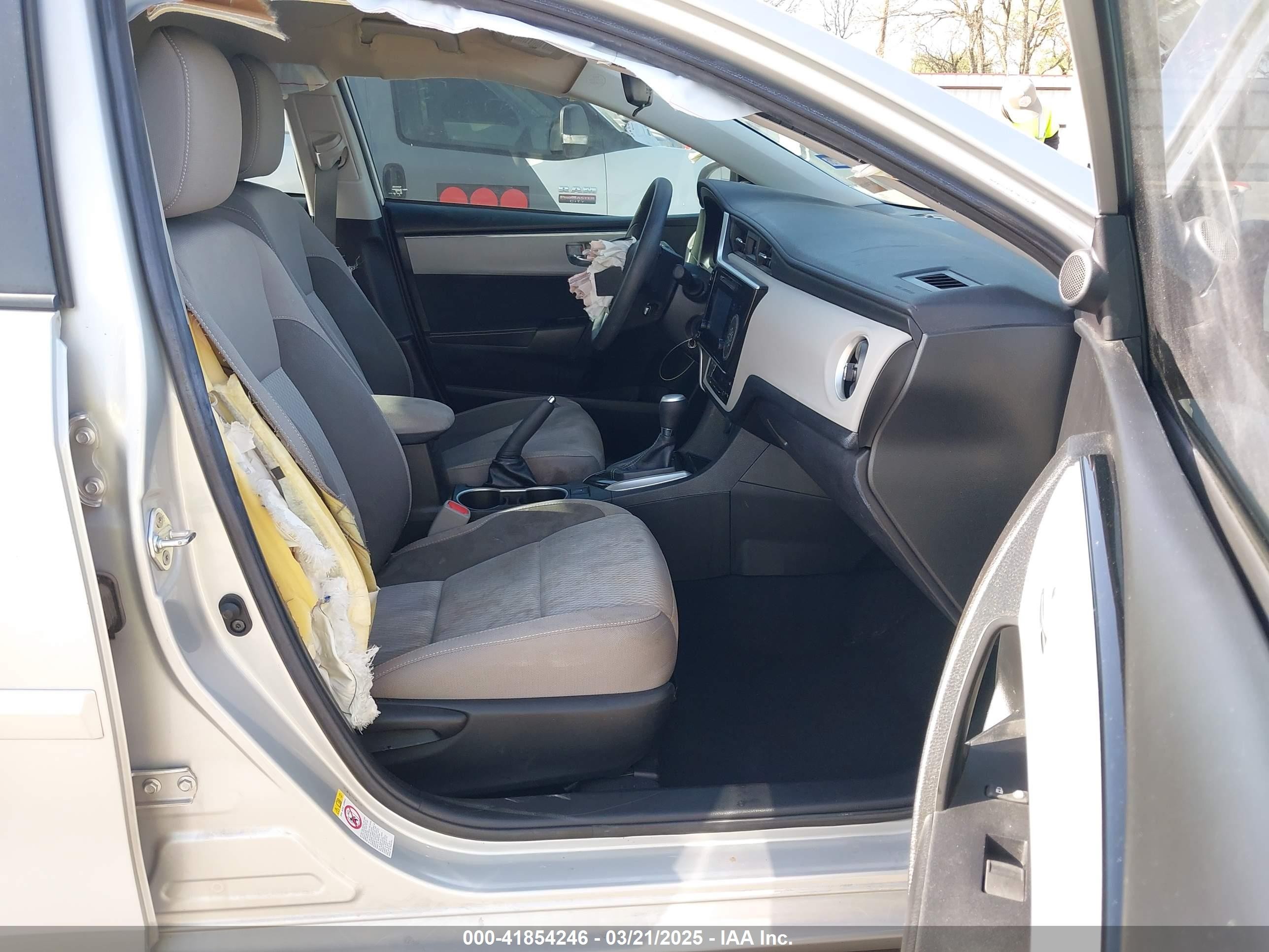 2019 Toyota Corolla Le Silver vin: 5YFBURHE4KP910907