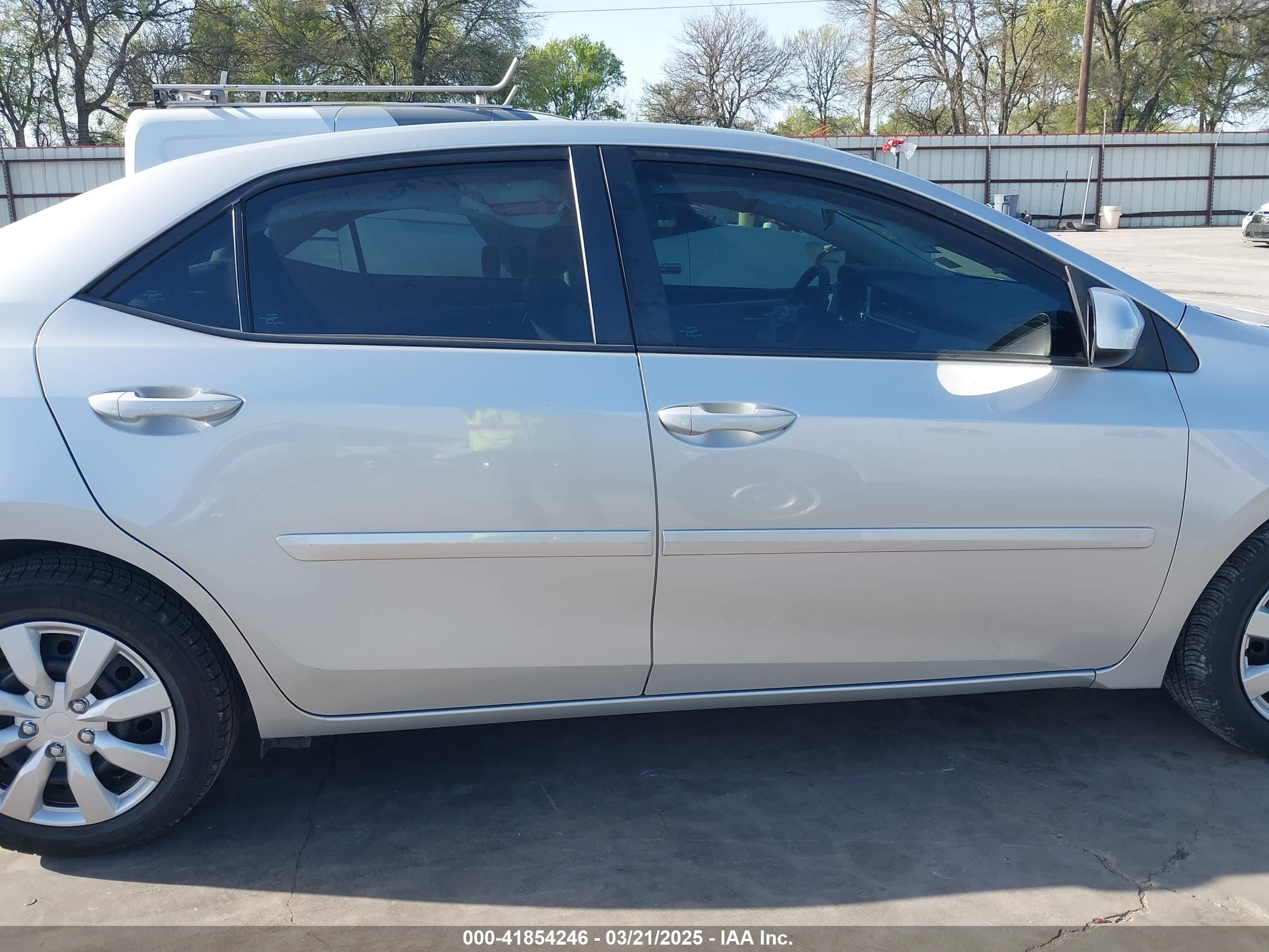 2019 Toyota Corolla Le Silver vin: 5YFBURHE4KP910907